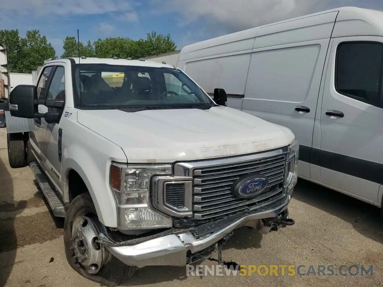 4 Photograph of a damaged car 1FT8W3DT7NEF75231 FORD F350 2022