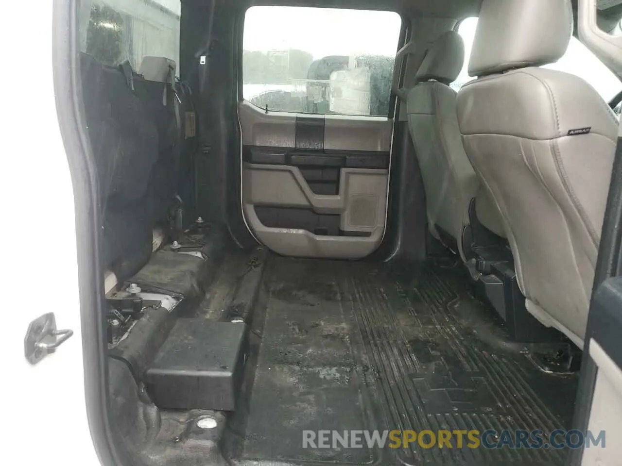 11 Photograph of a damaged car 1FT8W3DT9NEC54131 FORD F350 2022