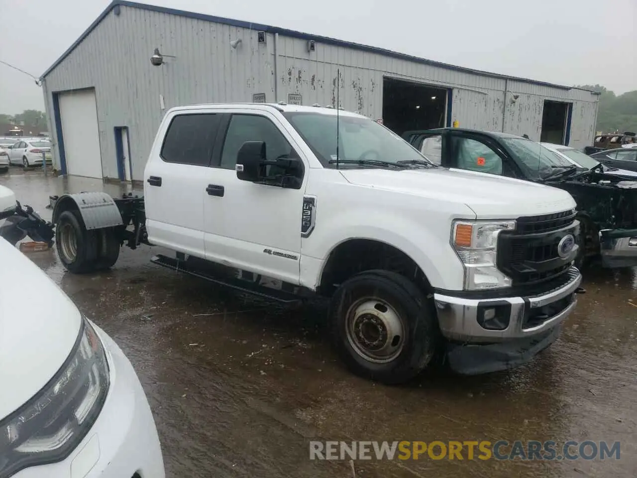 4 Photograph of a damaged car 1FT8W3DT9NEC54131 FORD F350 2022