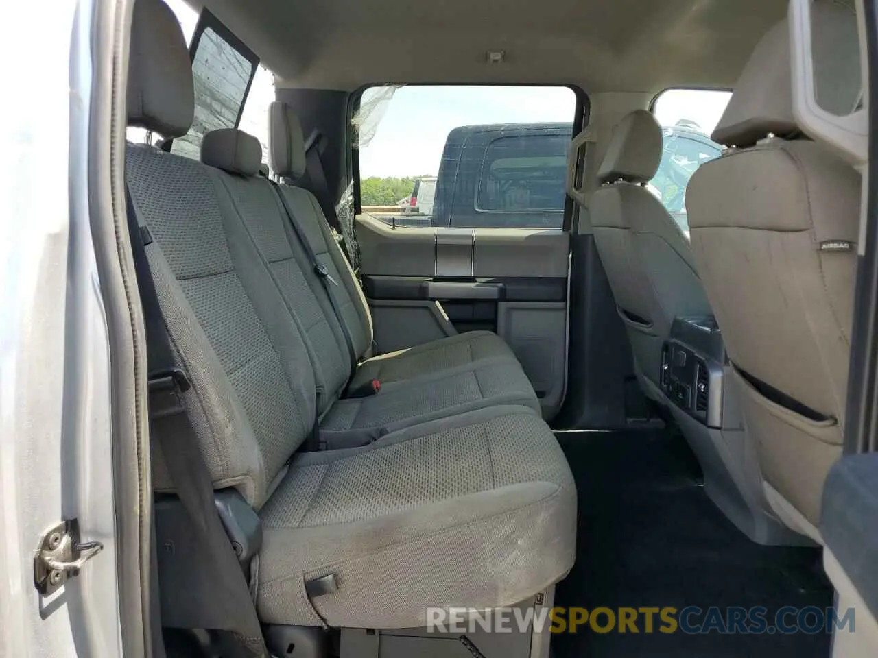 10 Photograph of a damaged car 1FT8W3DT9NEG30083 FORD F350 2022