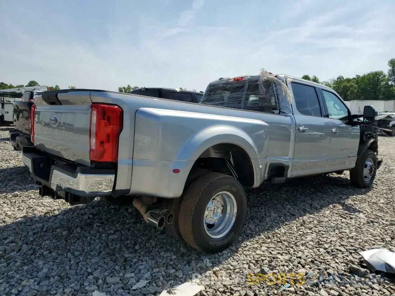 3 Photograph of a damaged car 1FT8W3DT9NEG30083 FORD F350 2022