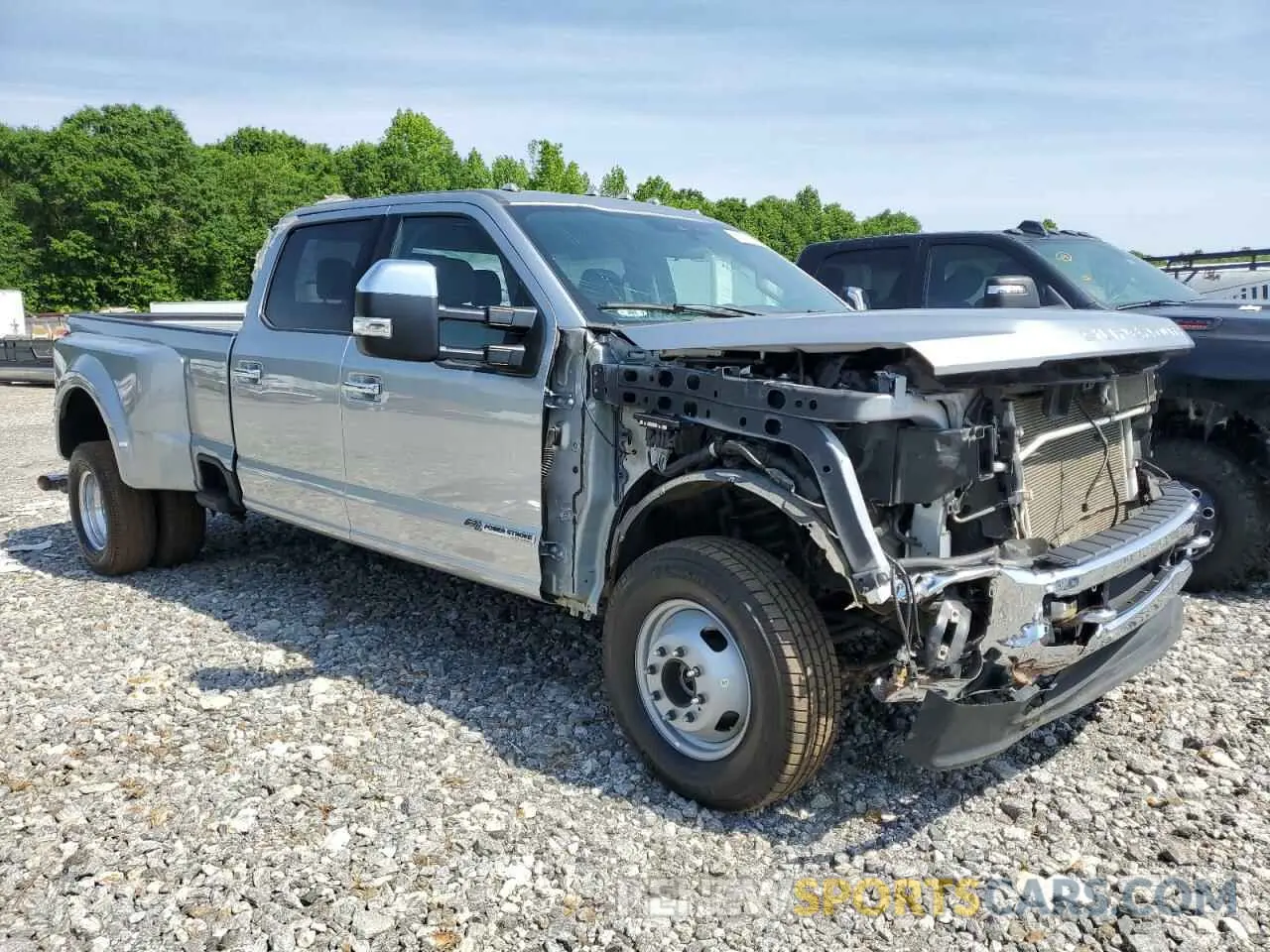 4 Photograph of a damaged car 1FT8W3DT9NEG30083 FORD F350 2022