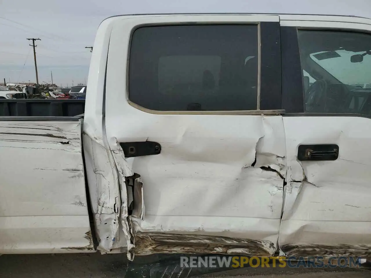 10 Photograph of a damaged car 1FT8W3DTXNEF30154 FORD F350 2022
