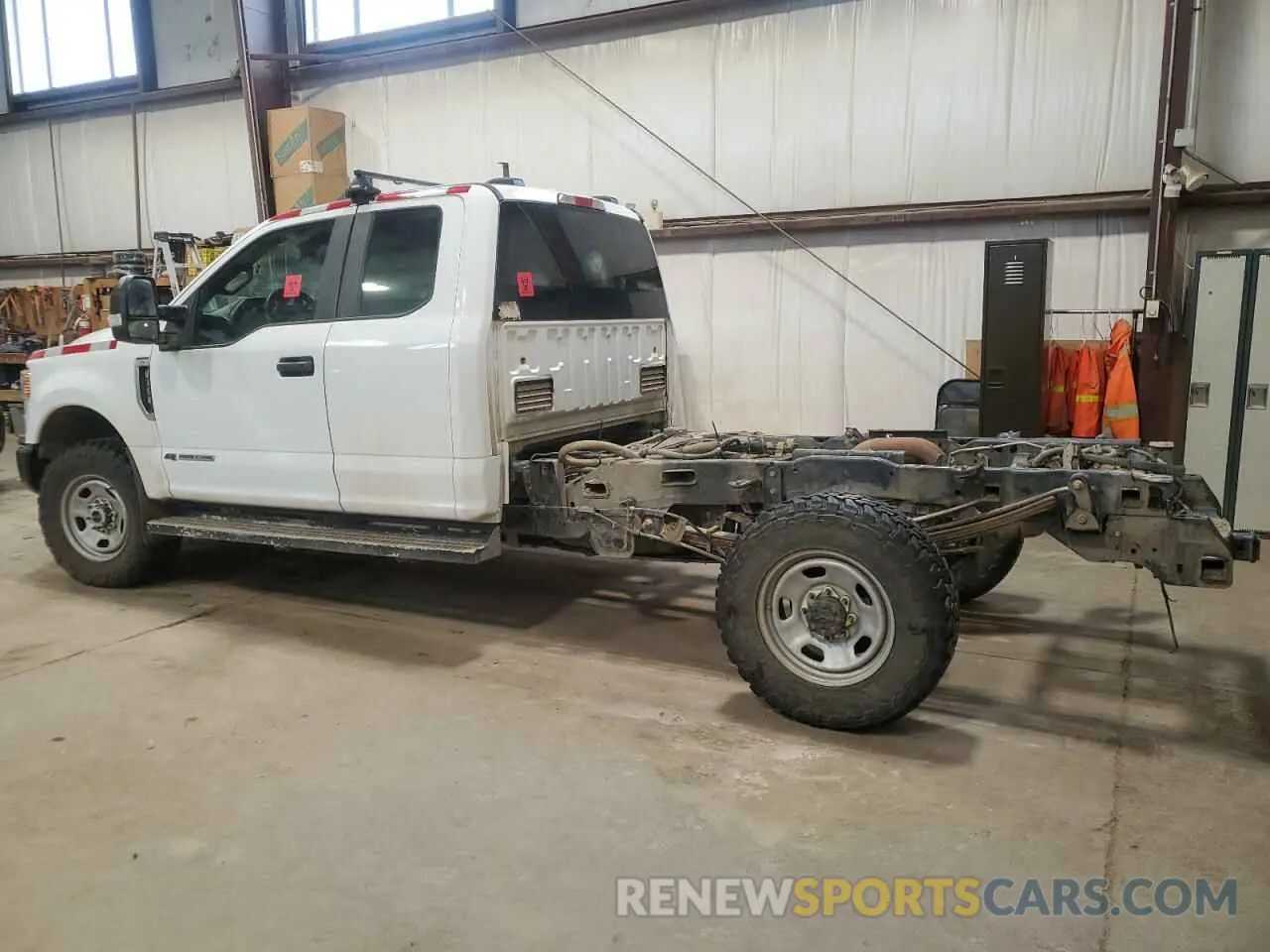 2 Photograph of a damaged car 1FT8X3BT4NEC79308 FORD F350 2022