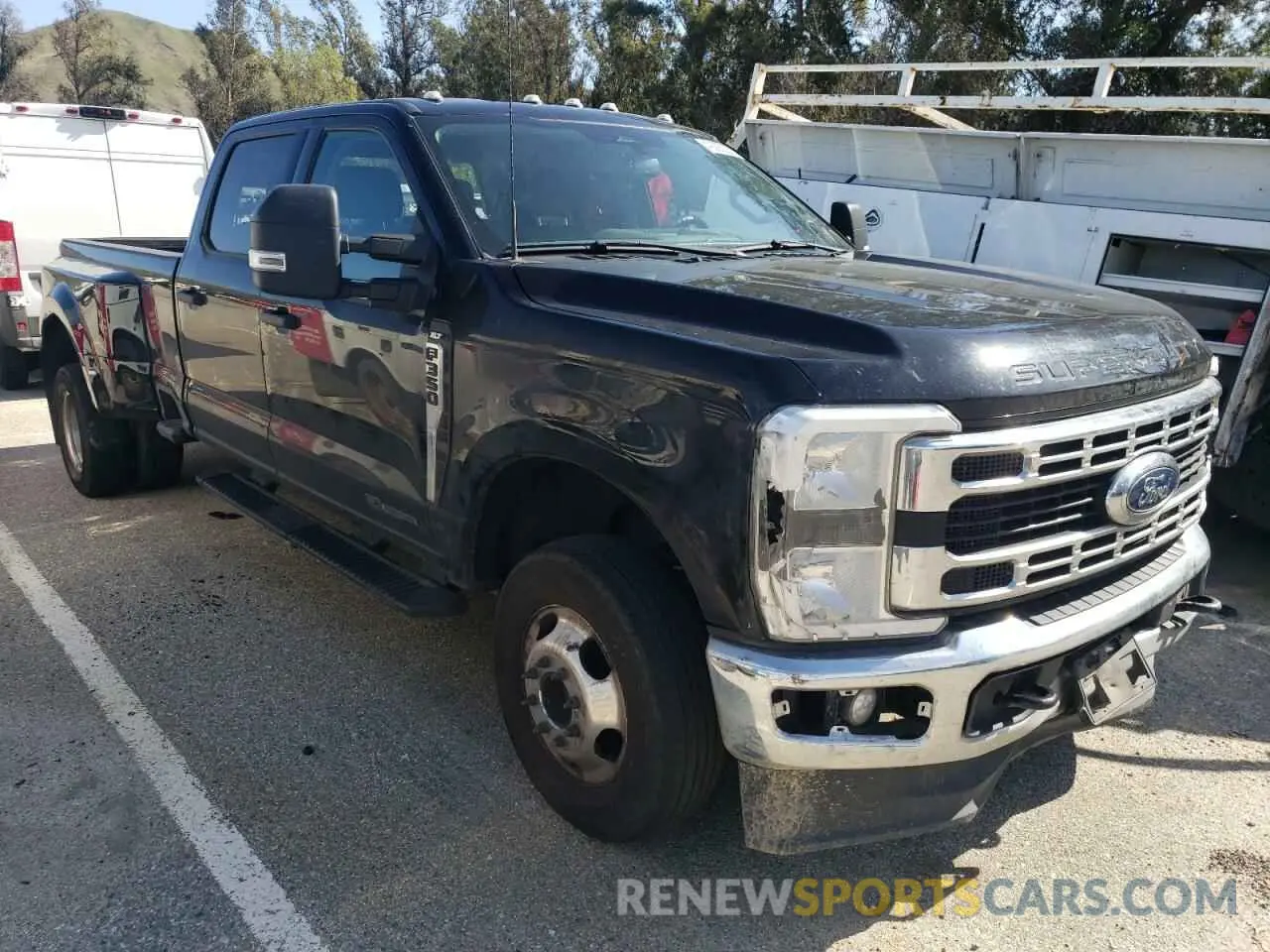 4 Photograph of a damaged car 1FT8W3DT5PEC40844 FORD F350 2023