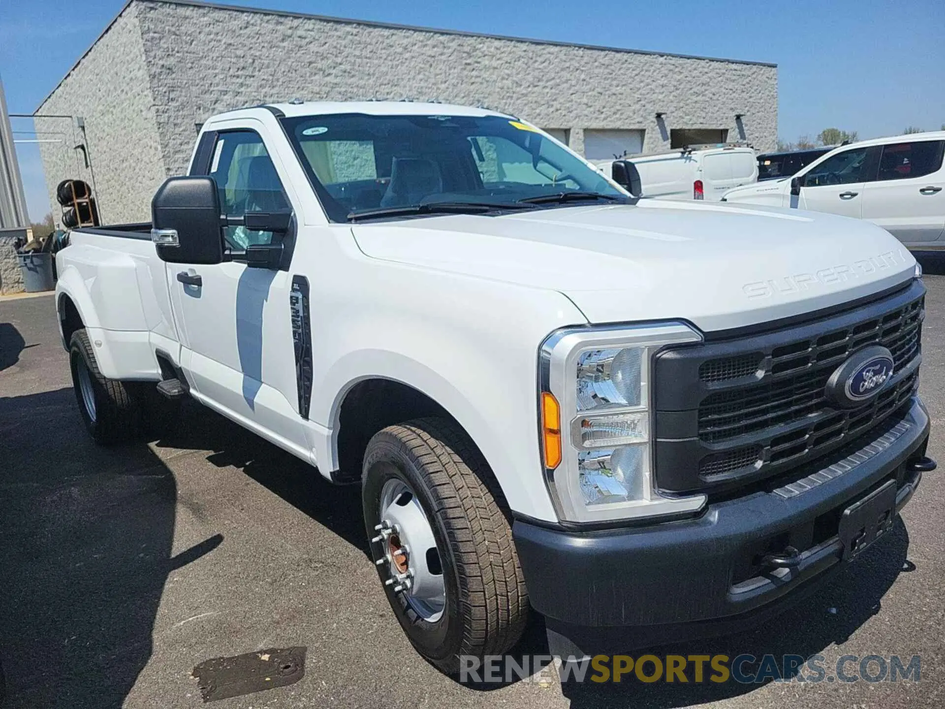 17 Photograph of a damaged car 1FTRF3CA5PED46425 FORD F350 2023