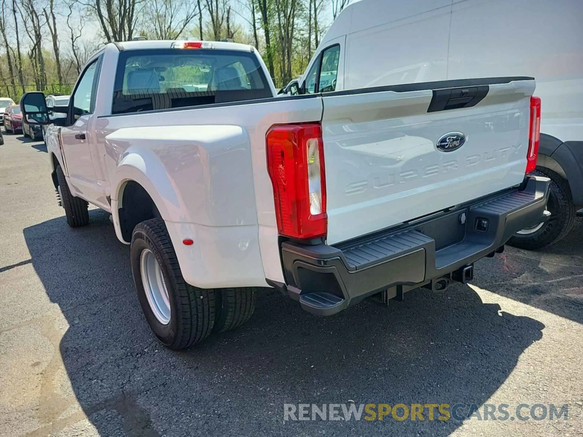8 Photograph of a damaged car 1FTRF3CA5PED46425 FORD F350 2023
