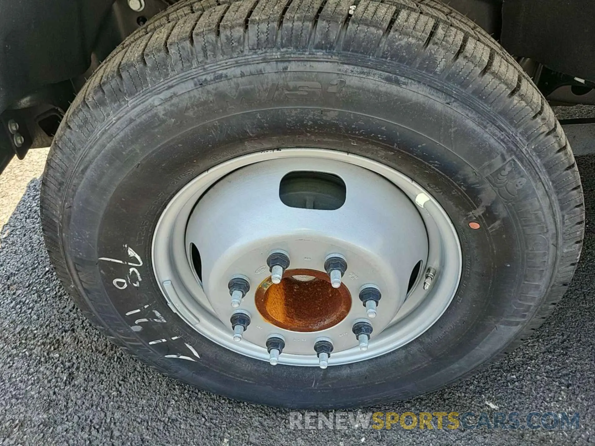 9 Photograph of a damaged car 1FTRF3CA5PED46425 FORD F350 2023