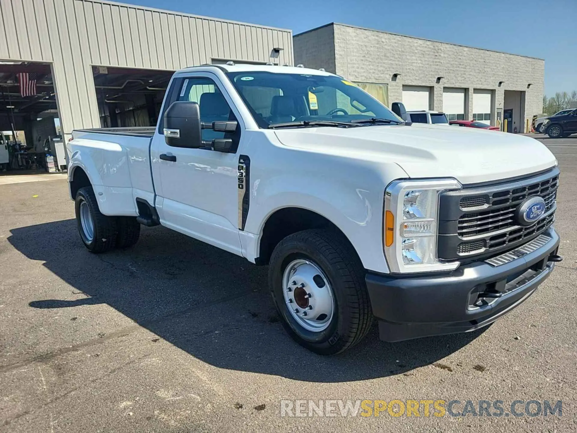 10 Photograph of a damaged car 1FTRF3CA7PED47088 FORD F350 2023