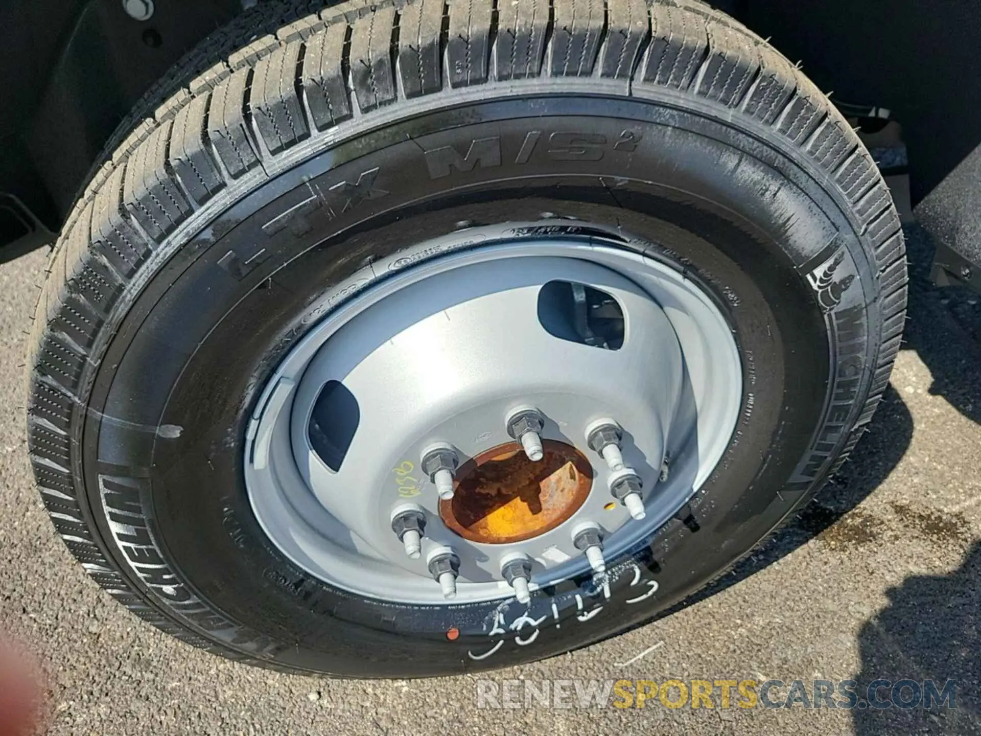 19 Photograph of a damaged car 1FTRF3CA7PED47088 FORD F350 2023