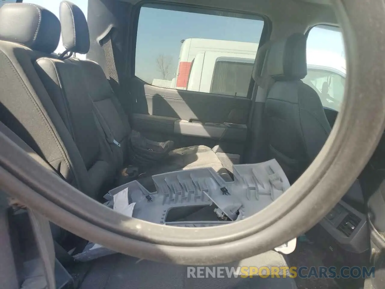 10 Photograph of a damaged car 1FT8W3DT8REE14084 FORD F350 2024