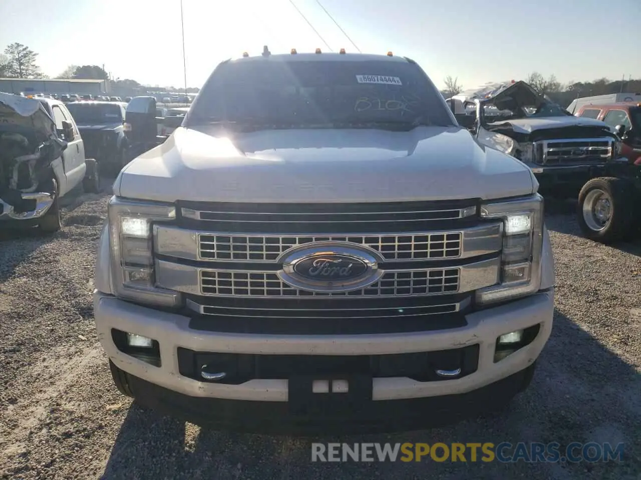 5 Photograph of a damaged car 1FT8W4DT0KEF64413 FORD F450 2019