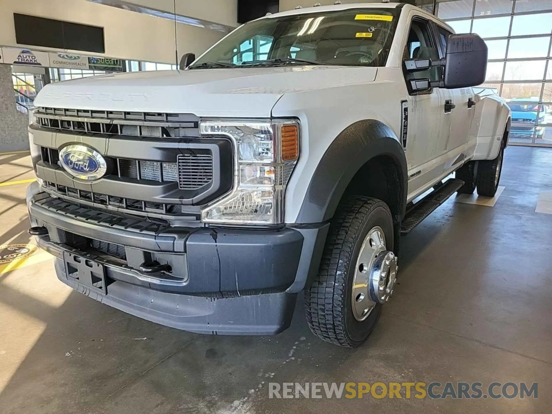24 Photograph of a damaged car 1FT8W4DT8MED97673 FORD F450 2021