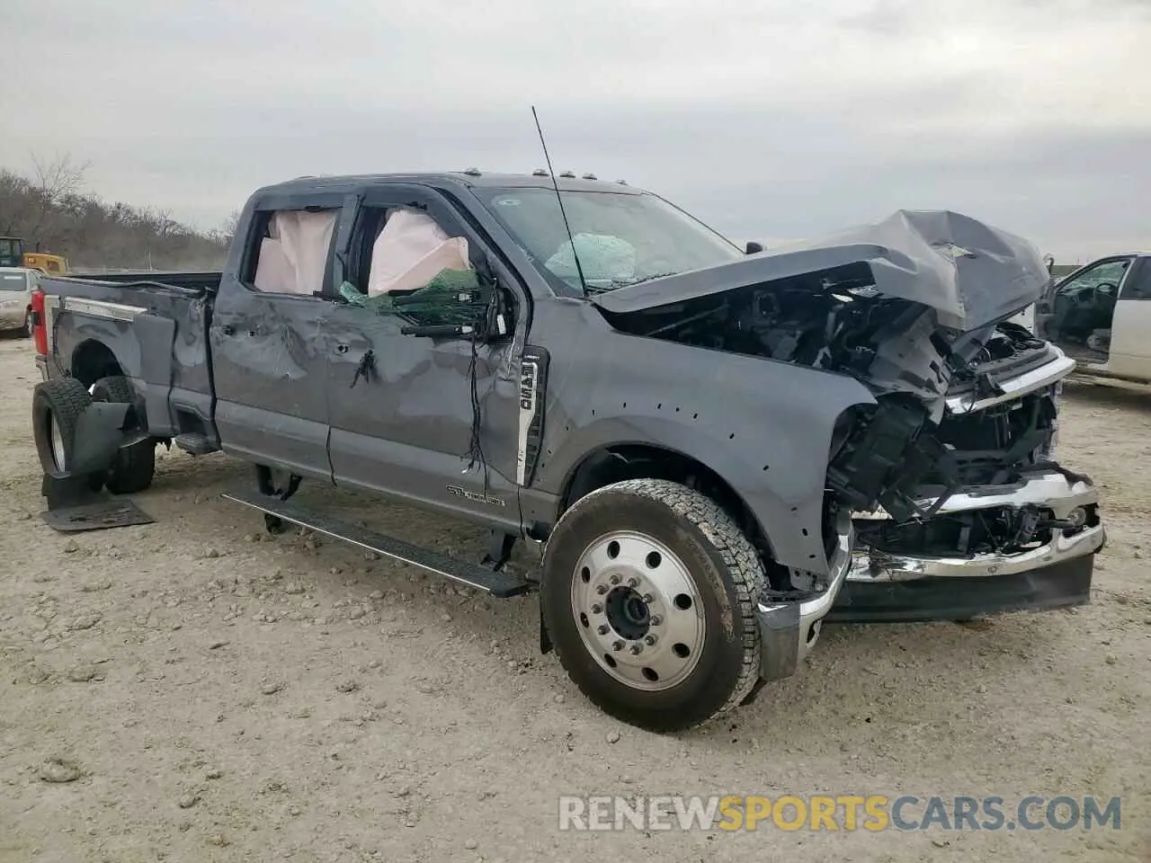 4 Photograph of a damaged car 1FT8W4DT4SEC06280 FORD F450 2025