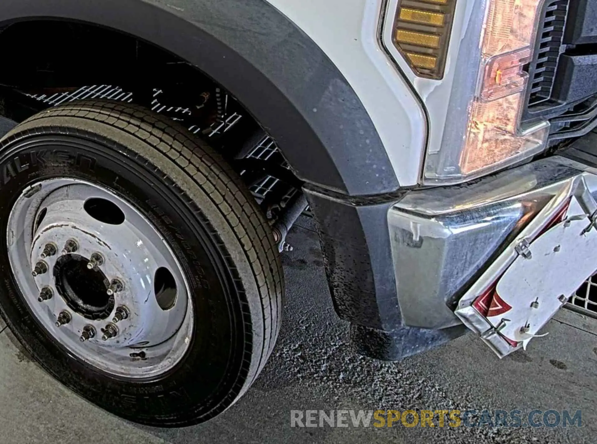 4 Photograph of a damaged car 1FDUF5GY0KDA26498 FORD F550 2019