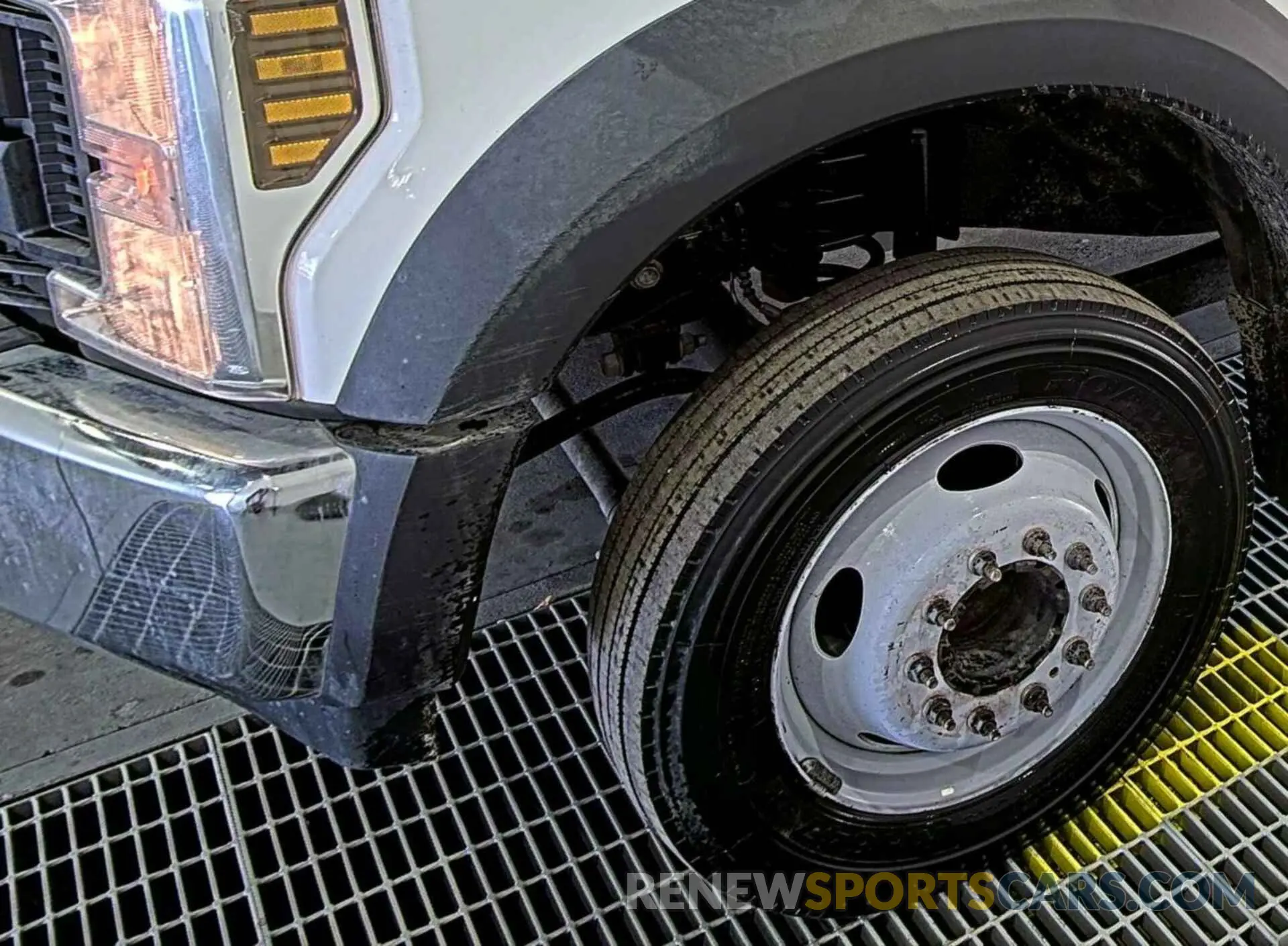 8 Photograph of a damaged car 1FDUF5GY0KDA26498 FORD F550 2019