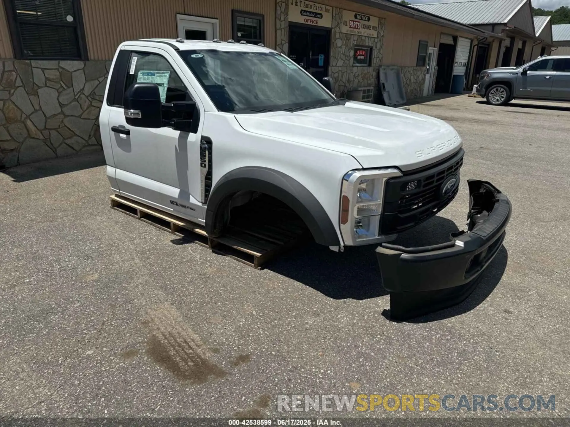 1 Photograph of a damaged car 1FDUF5HT1RED41404 FORD F550 2024