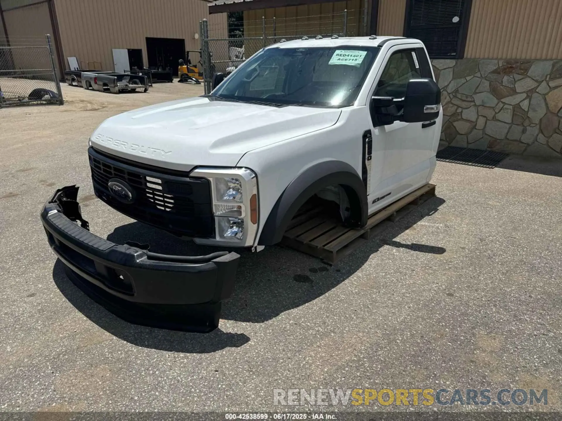 2 Photograph of a damaged car 1FDUF5HT1RED41404 FORD F550 2024
