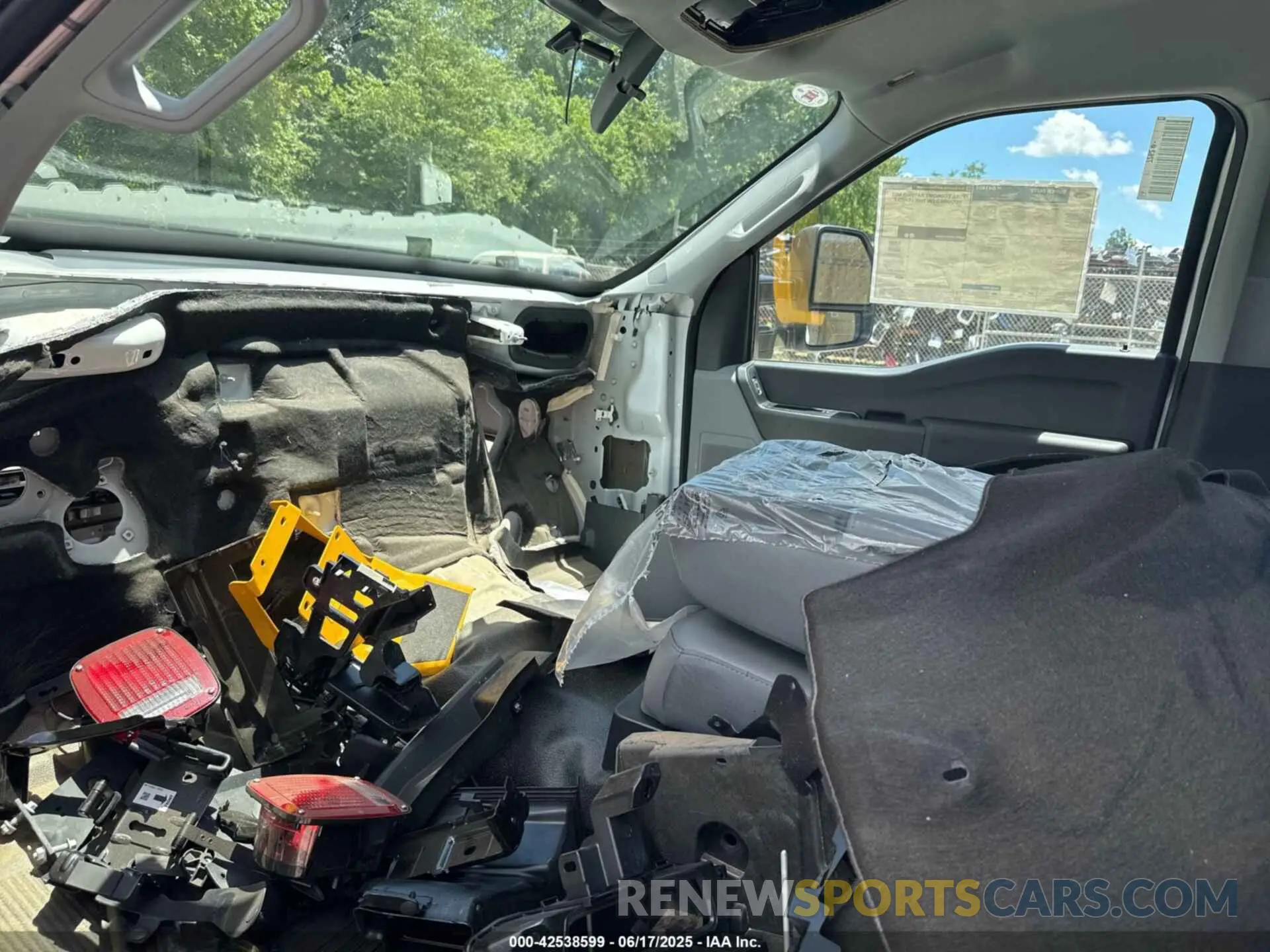5 Photograph of a damaged car 1FDUF5HT1RED41404 FORD F550 2024