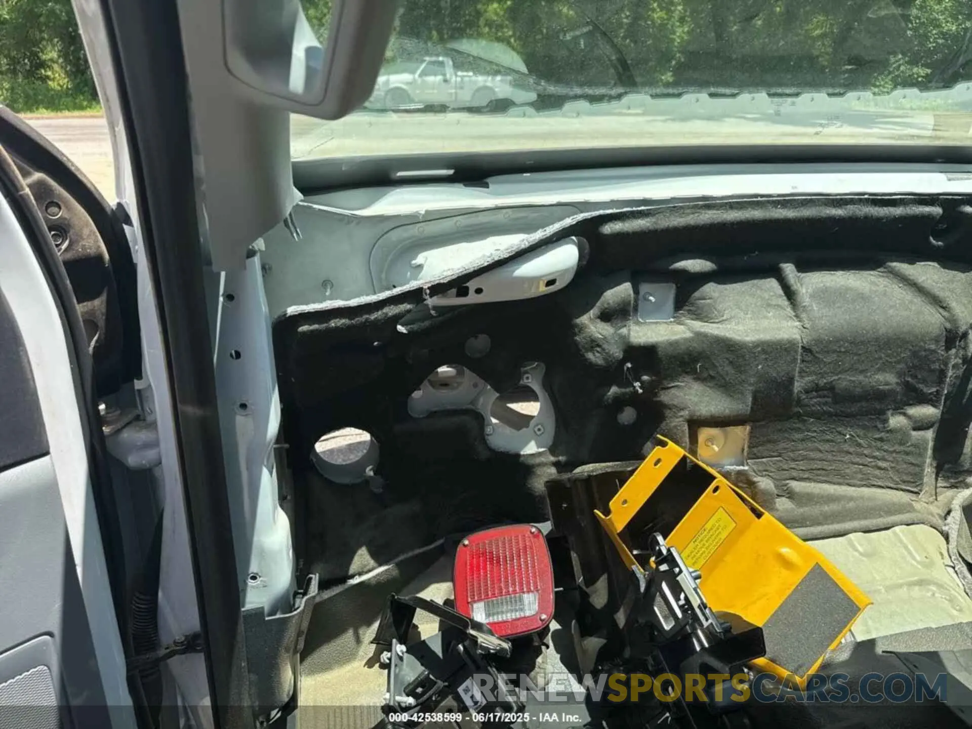 6 Photograph of a damaged car 1FDUF5HT1RED41404 FORD F550 2024