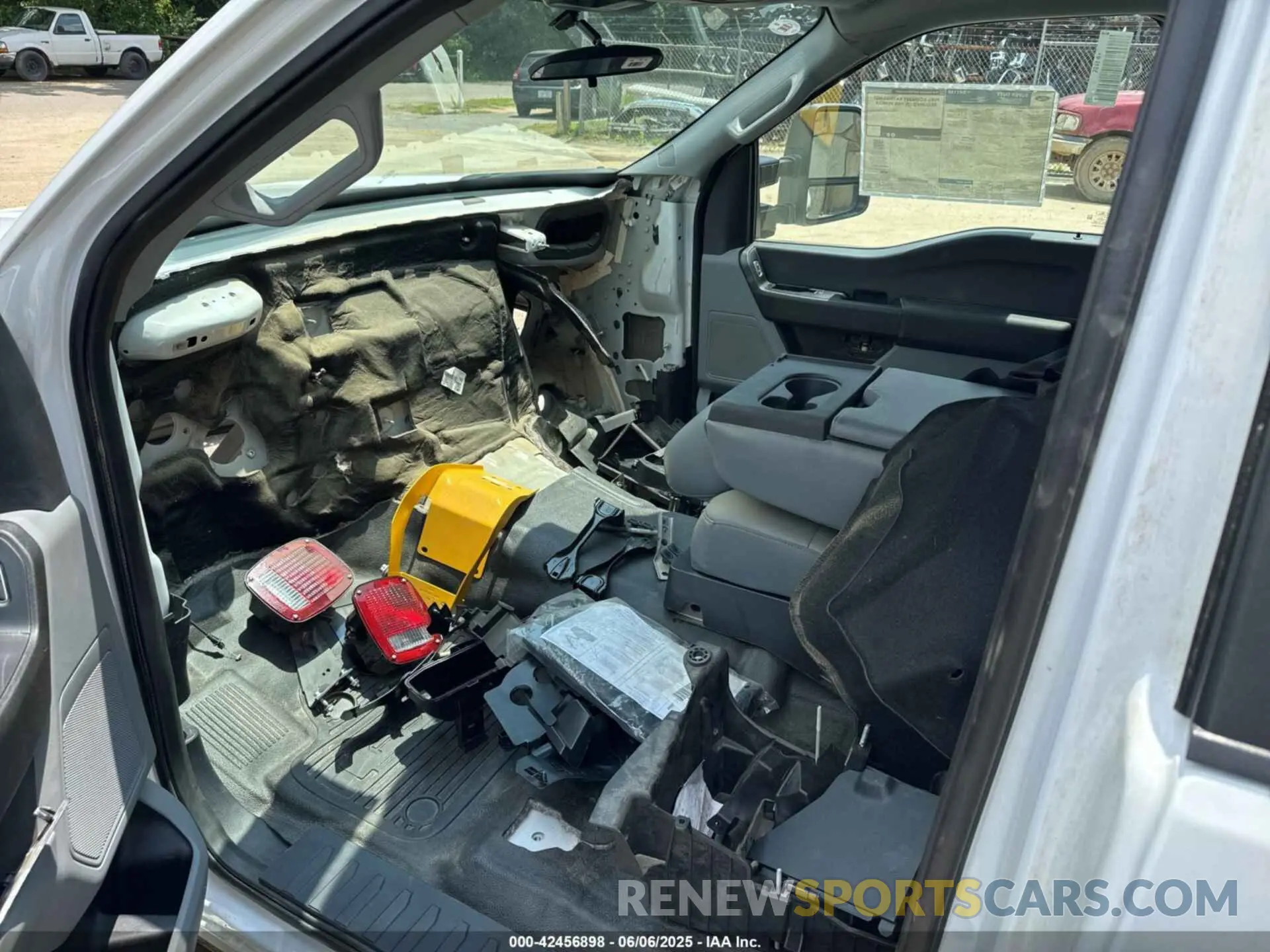 5 Photograph of a damaged car 1FDUF5HT8RED41198 FORD F550 2024