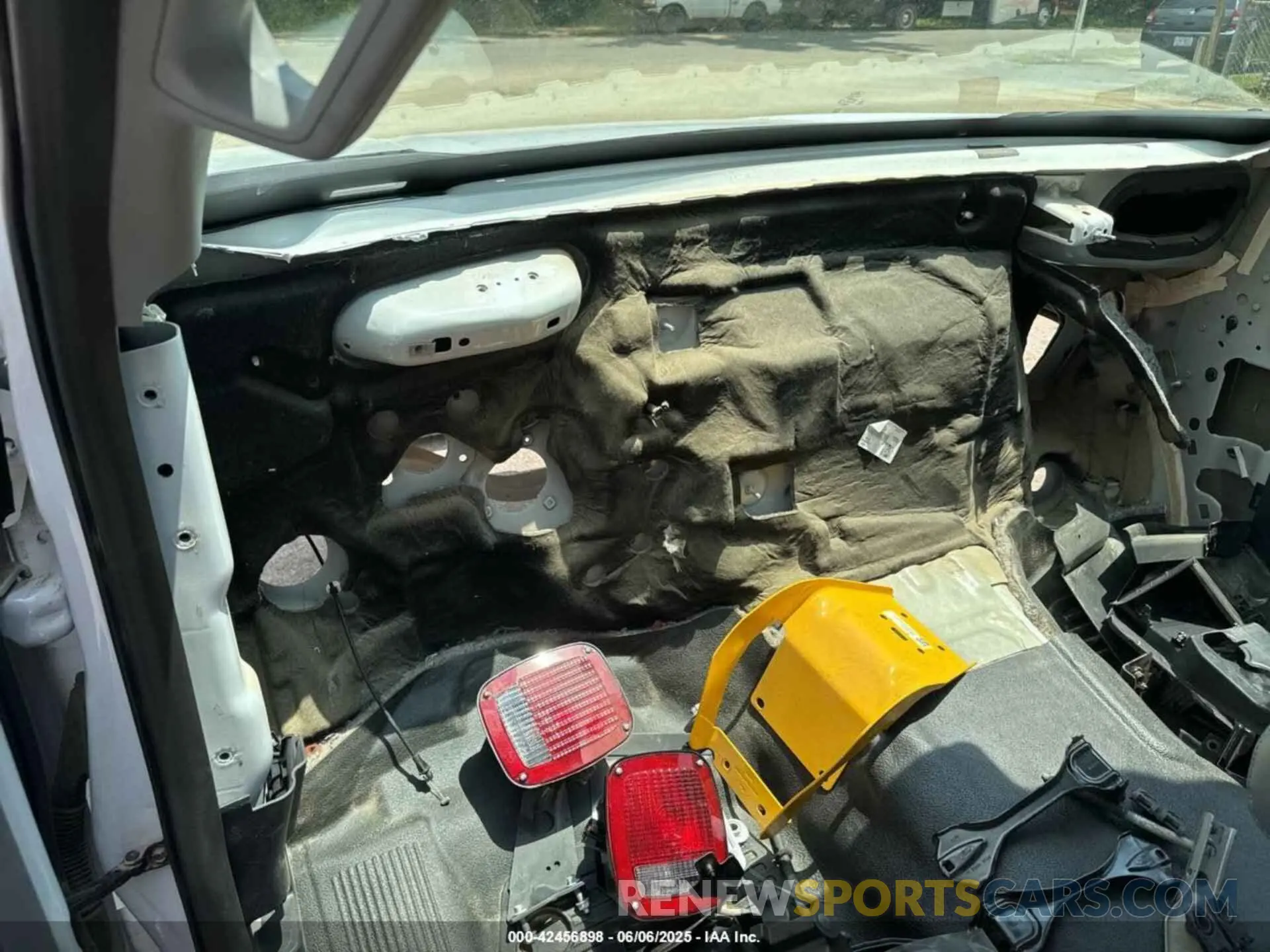 6 Photograph of a damaged car 1FDUF5HT8RED41198 FORD F550 2024