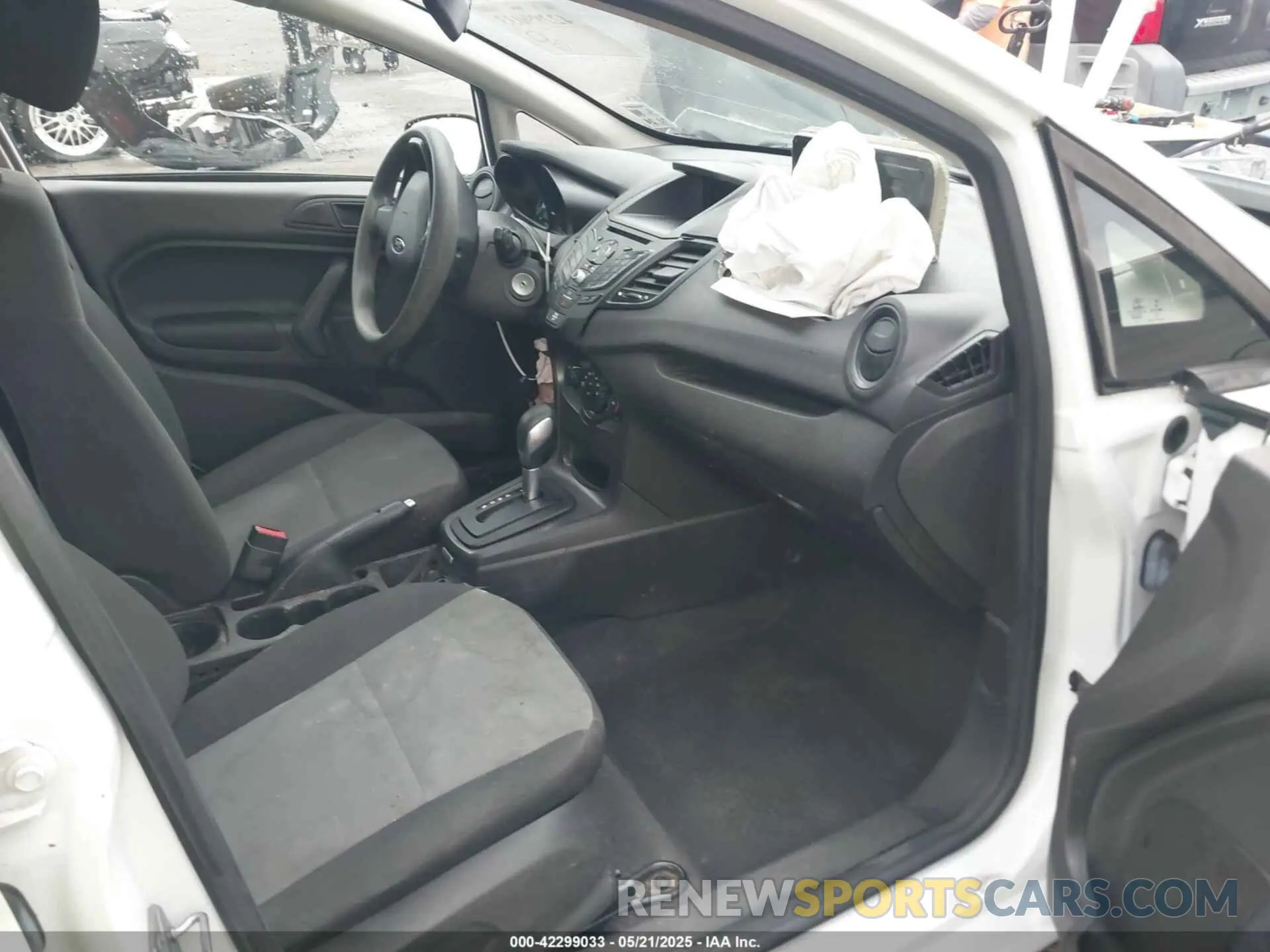 5 Photograph of a damaged car 3FADP4AJ0KM117627 FORD FIESTA 2019