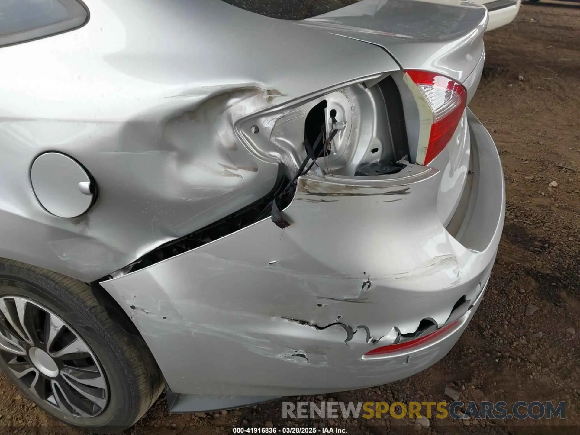 17 Photograph of a damaged car 3FADP4AJ5KM152745 FORD FIESTA 2019