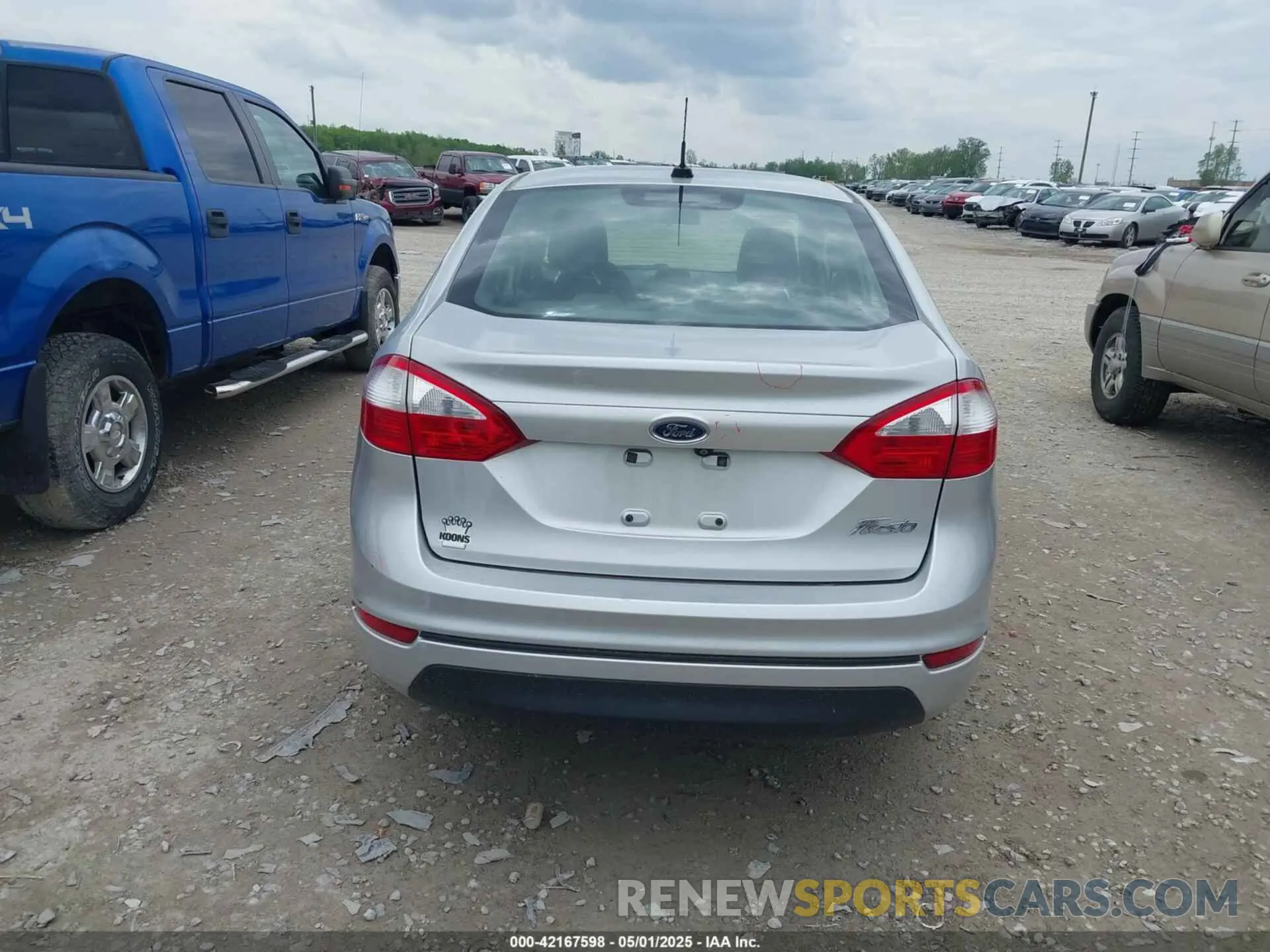 17 Photograph of a damaged car 3FADP4AJ7KM110240 FORD FIESTA 2019