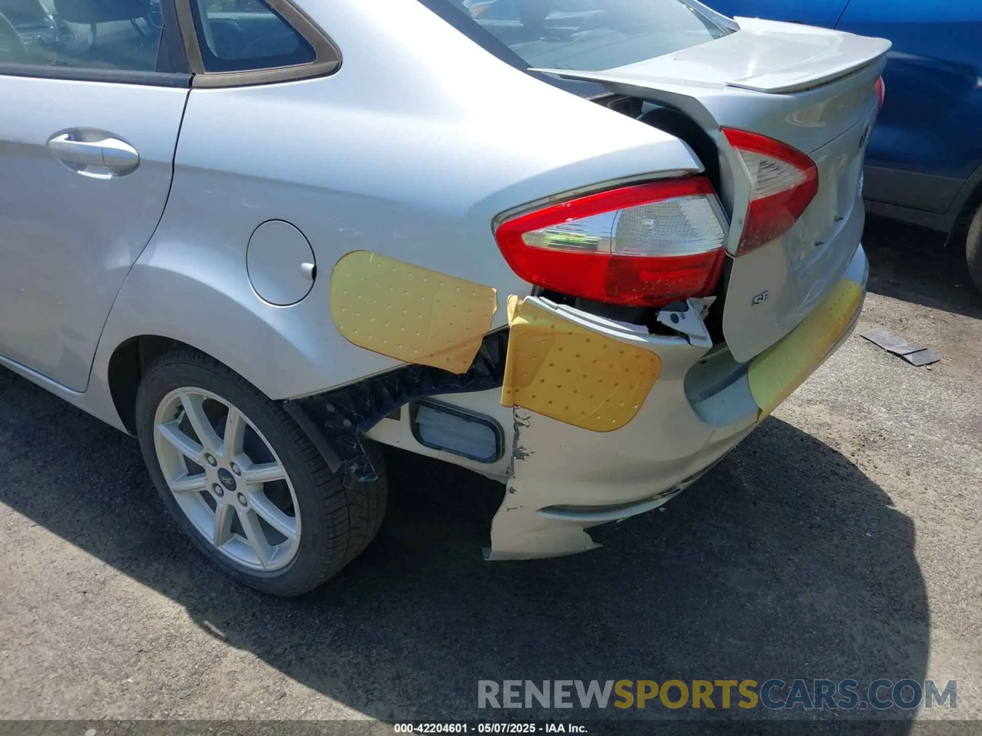 17 Photograph of a damaged car 3FADP4BJ0KM133096 FORD FIESTA 2019