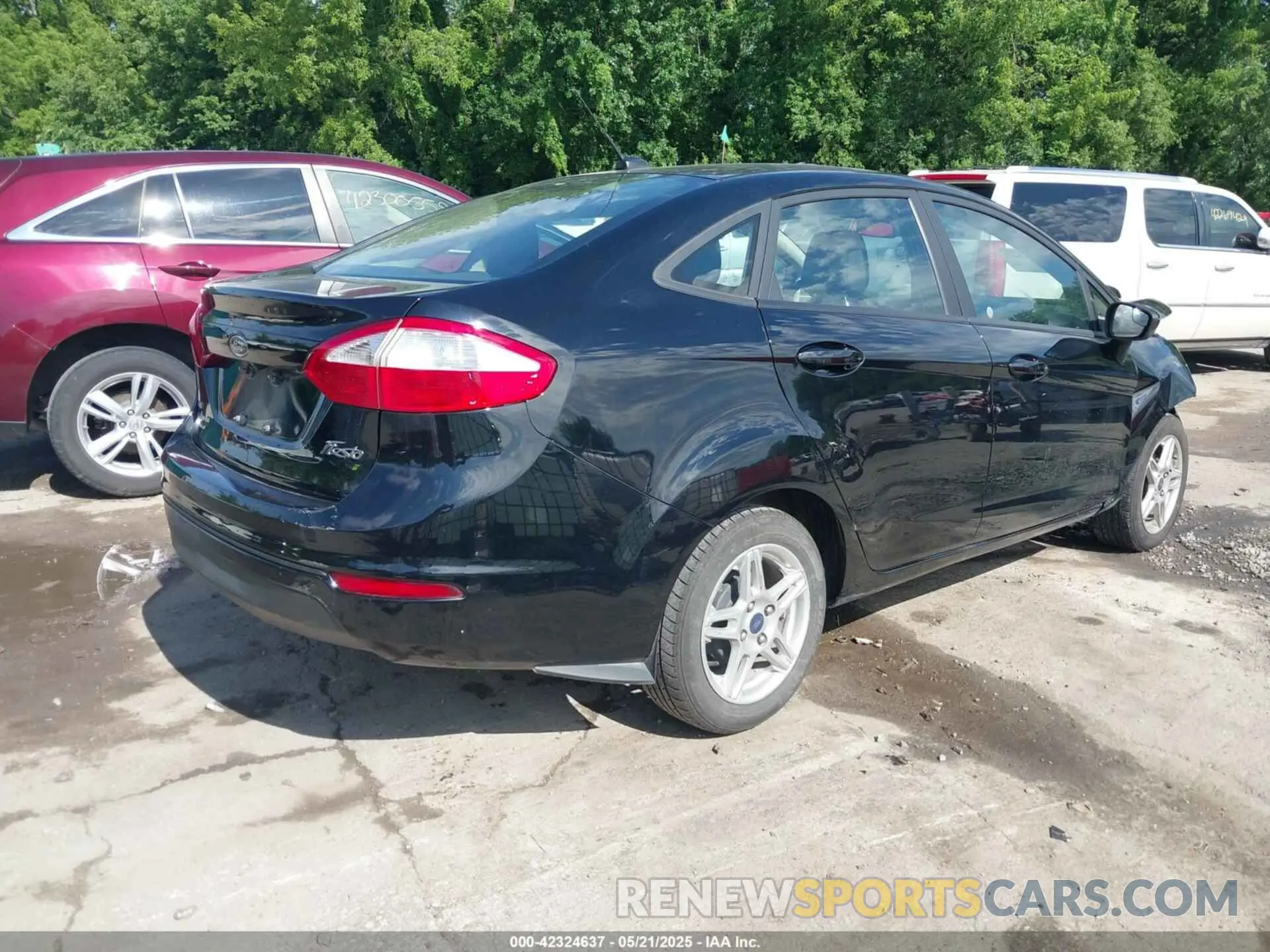 4 Photograph of a damaged car 3FADP4BJ0KM163246 FORD FIESTA 2019