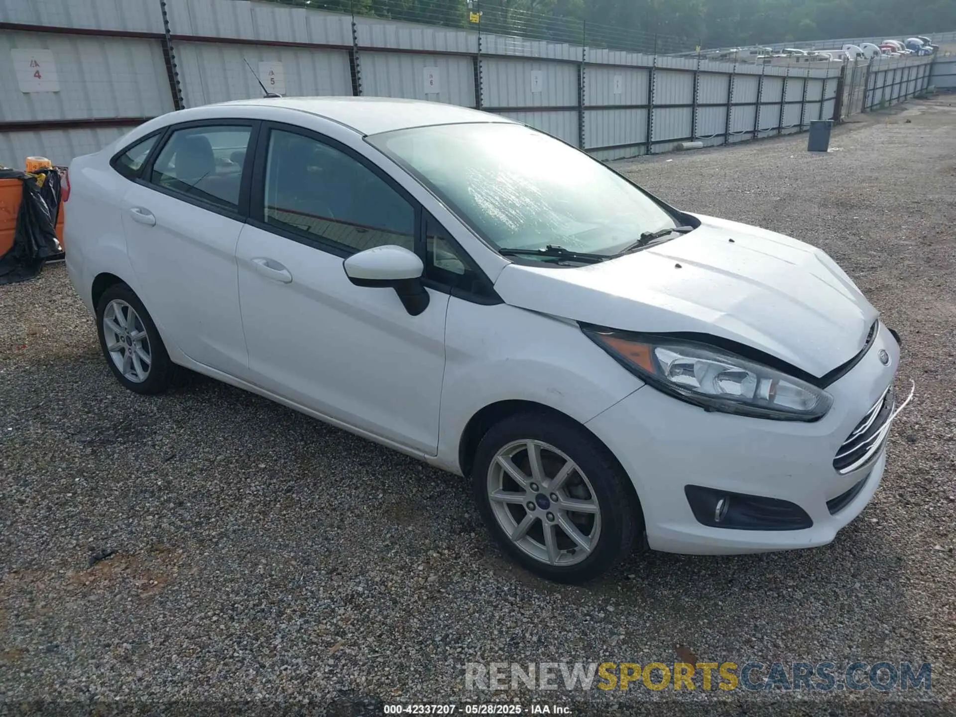 1 Photograph of a damaged car 3FADP4BJ5KM123583 FORD FIESTA 2019