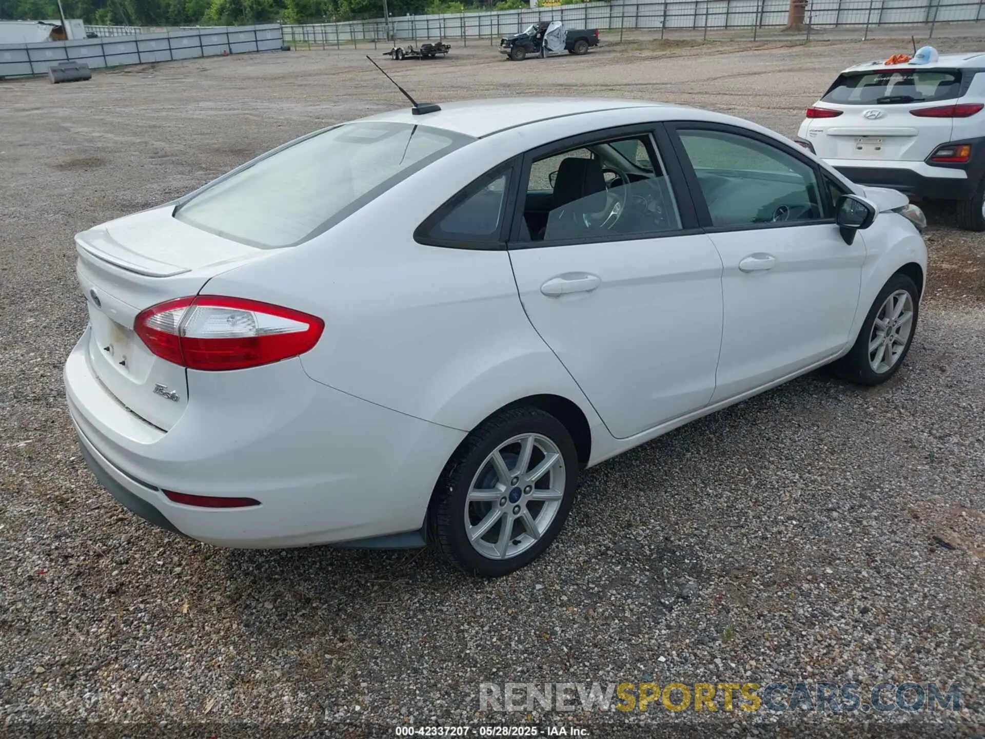 4 Photograph of a damaged car 3FADP4BJ5KM123583 FORD FIESTA 2019