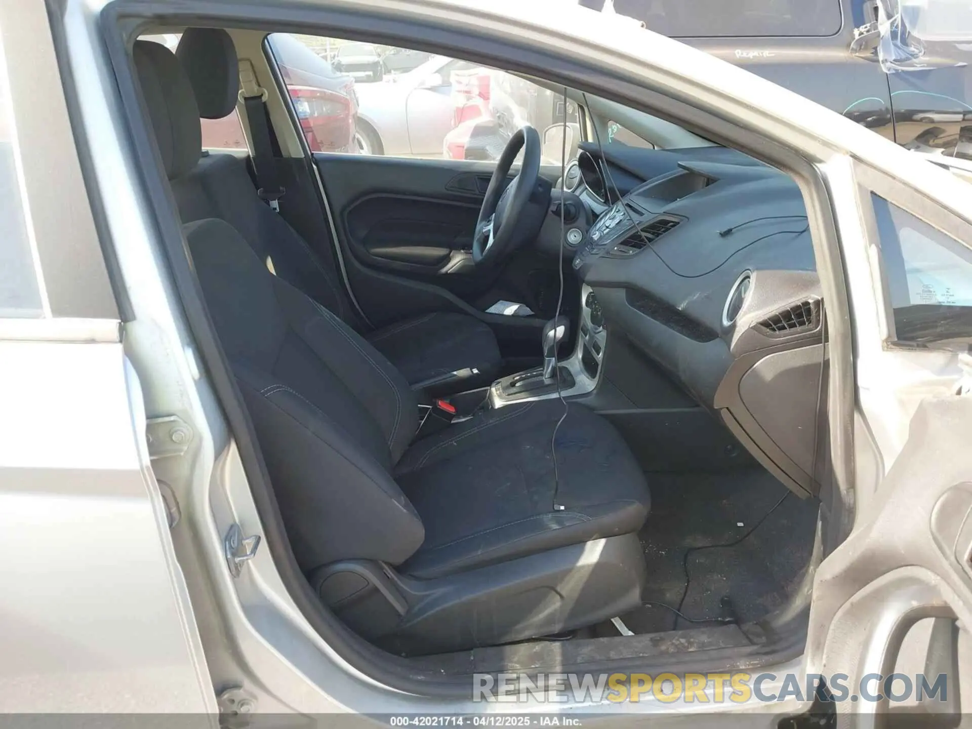 5 Photograph of a damaged car 3FADP4BJ6KM110647 FORD FIESTA 2019