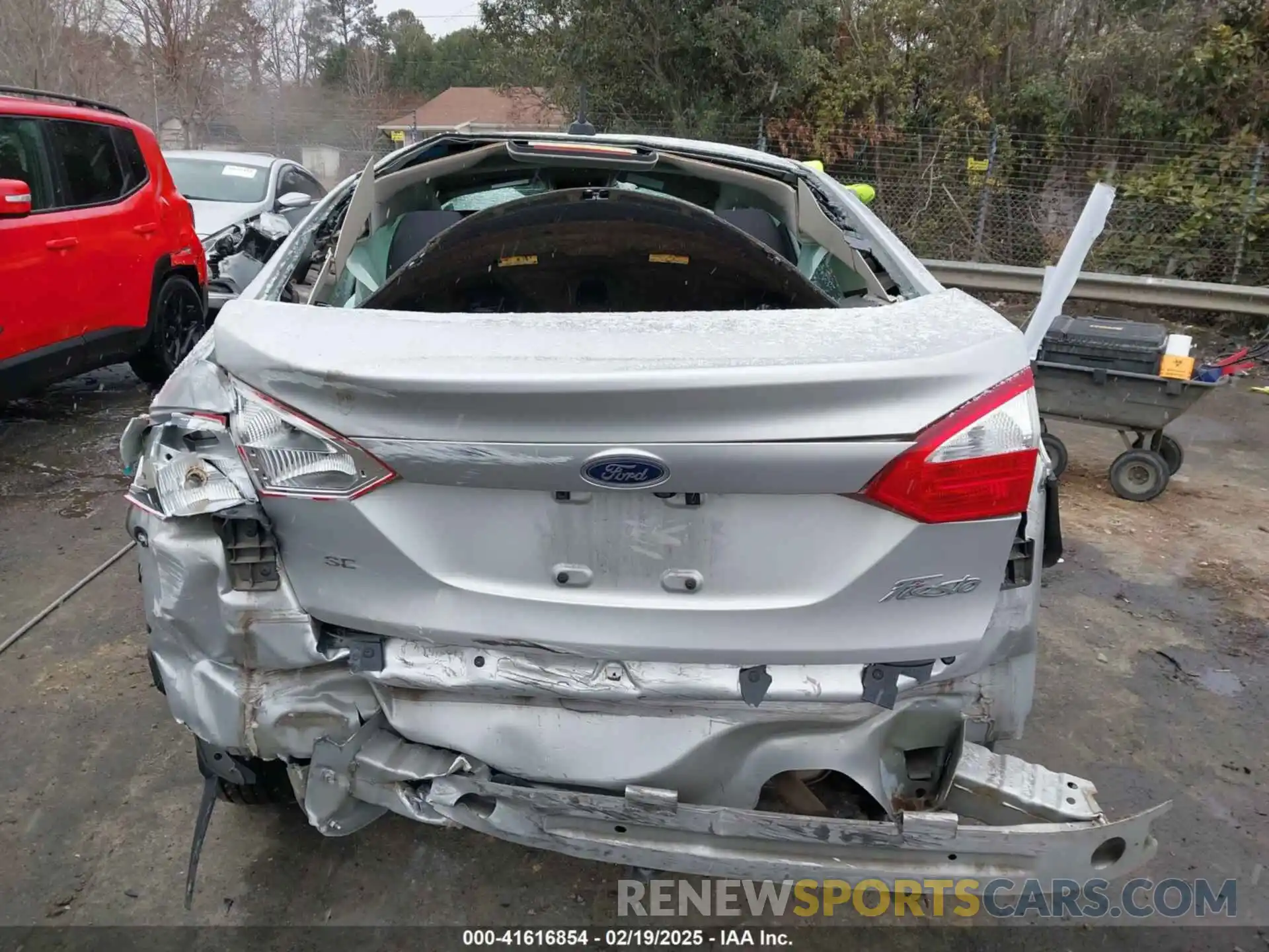 16 Photograph of a damaged car 3FADP4BJ6KM112818 FORD FIESTA 2019