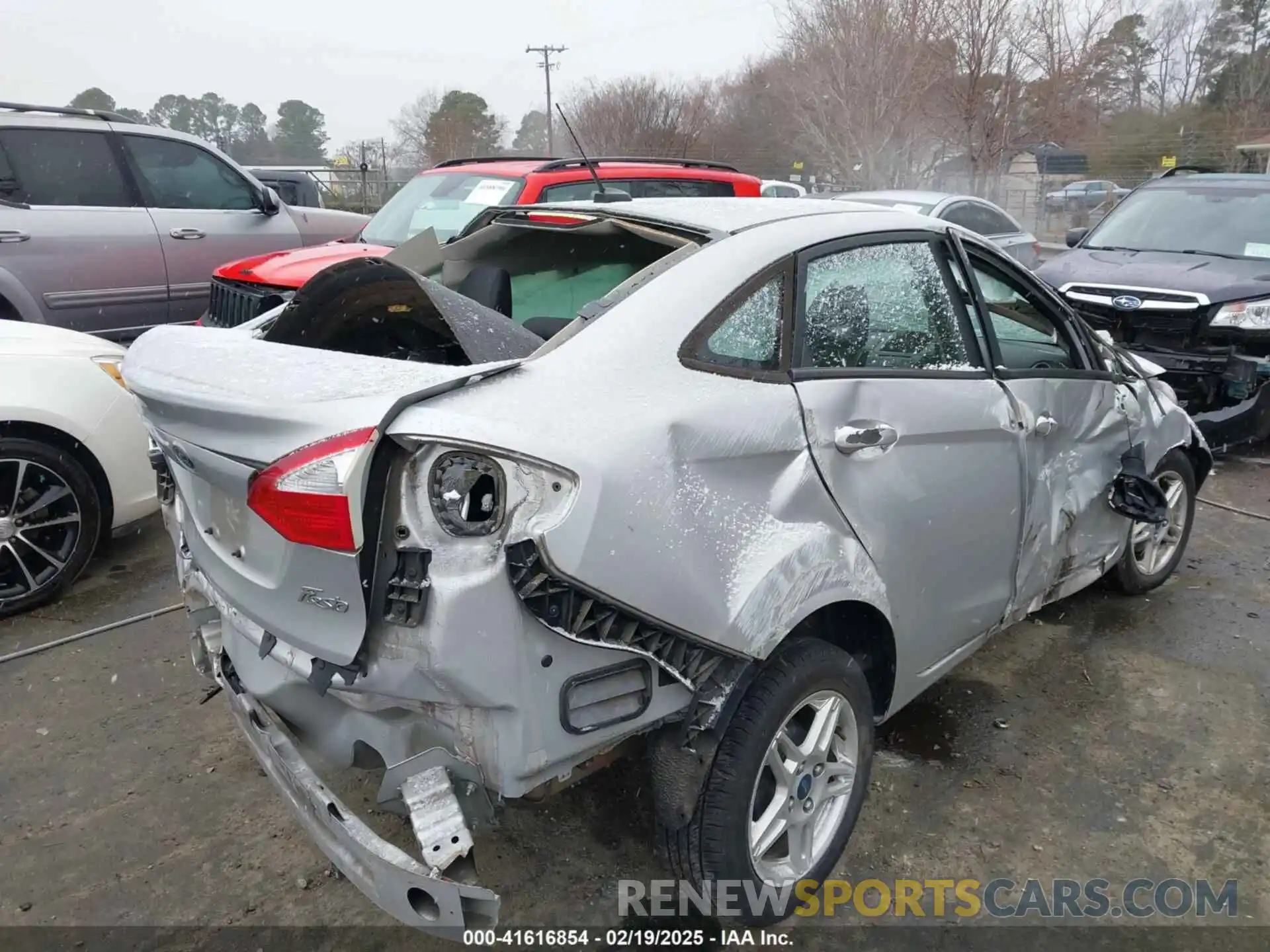 4 Photograph of a damaged car 3FADP4BJ6KM112818 FORD FIESTA 2019