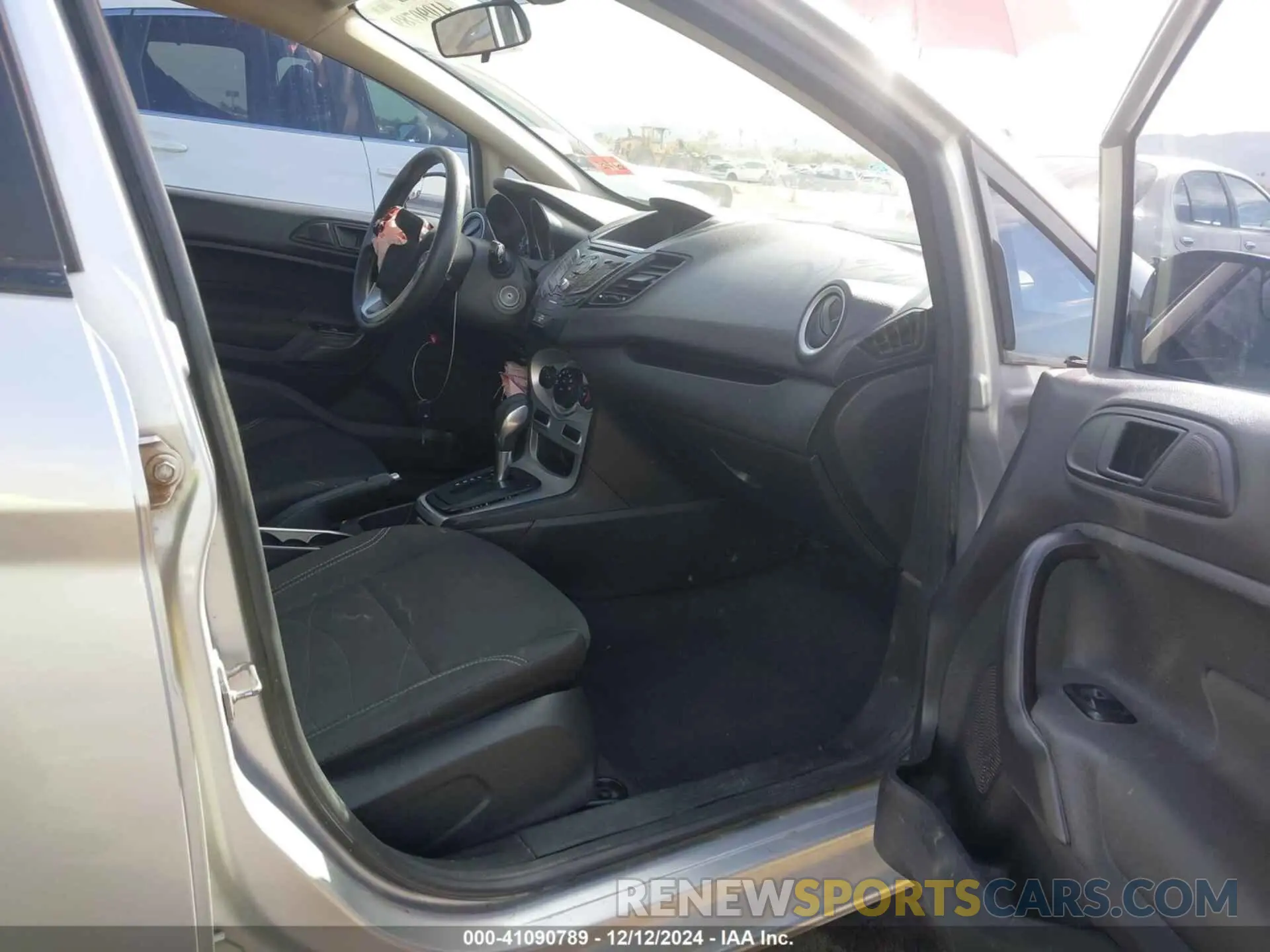 5 Photograph of a damaged car 3FADP4BJ6KM130347 FORD FIESTA 2019