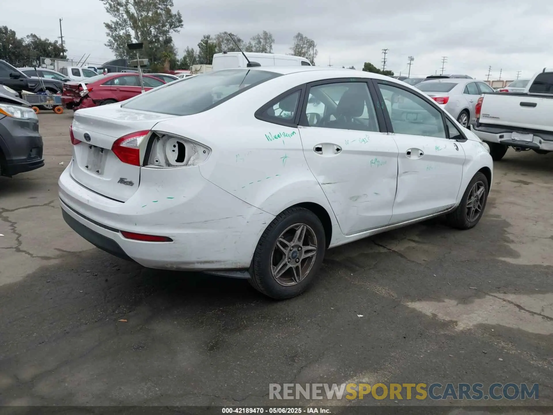 4 Photograph of a damaged car 3FADP4BJ7KM120264 FORD FIESTA 2019
