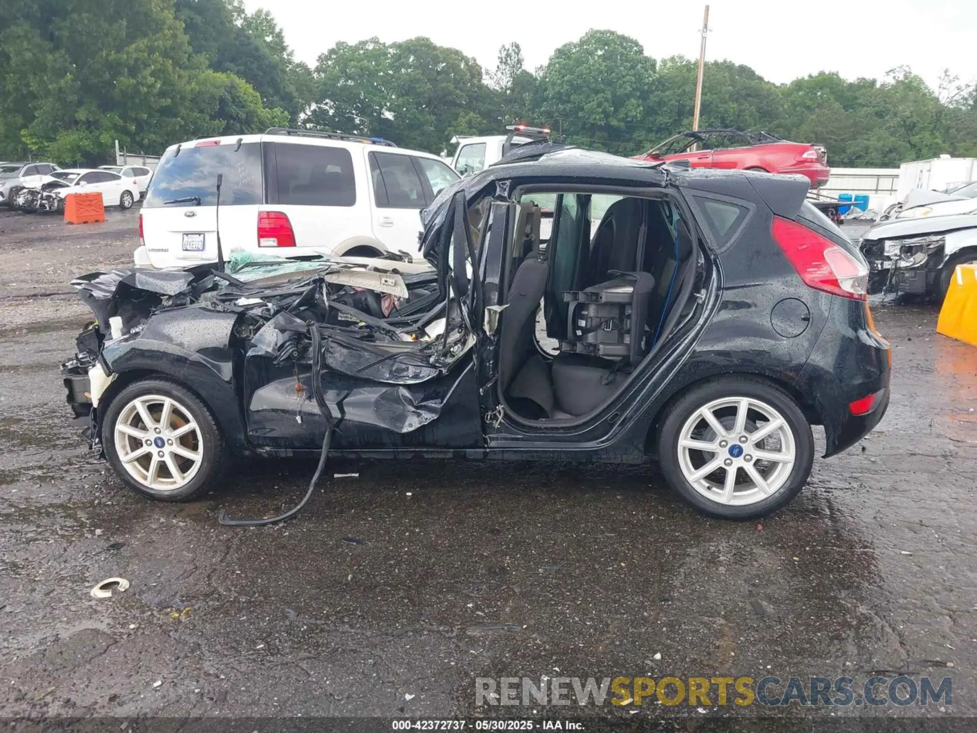 13 Photograph of a damaged car 3FADP4EJXKM152878 FORD FIESTA 2019