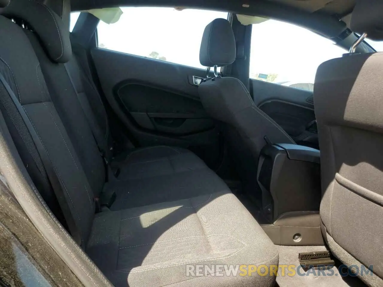 10 Photograph of a damaged car 3FADP4GX6KM166374 FORD FIESTA 2019
