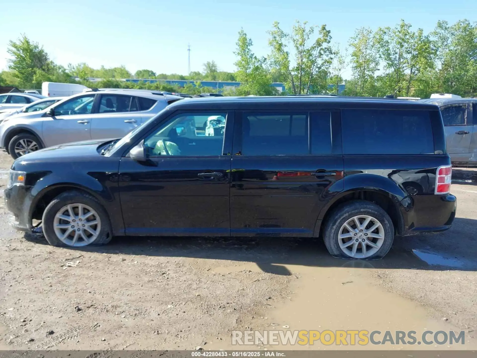 14 Photograph of a damaged car 2FMGK5B81KBA27147 FORD FLEX 2019