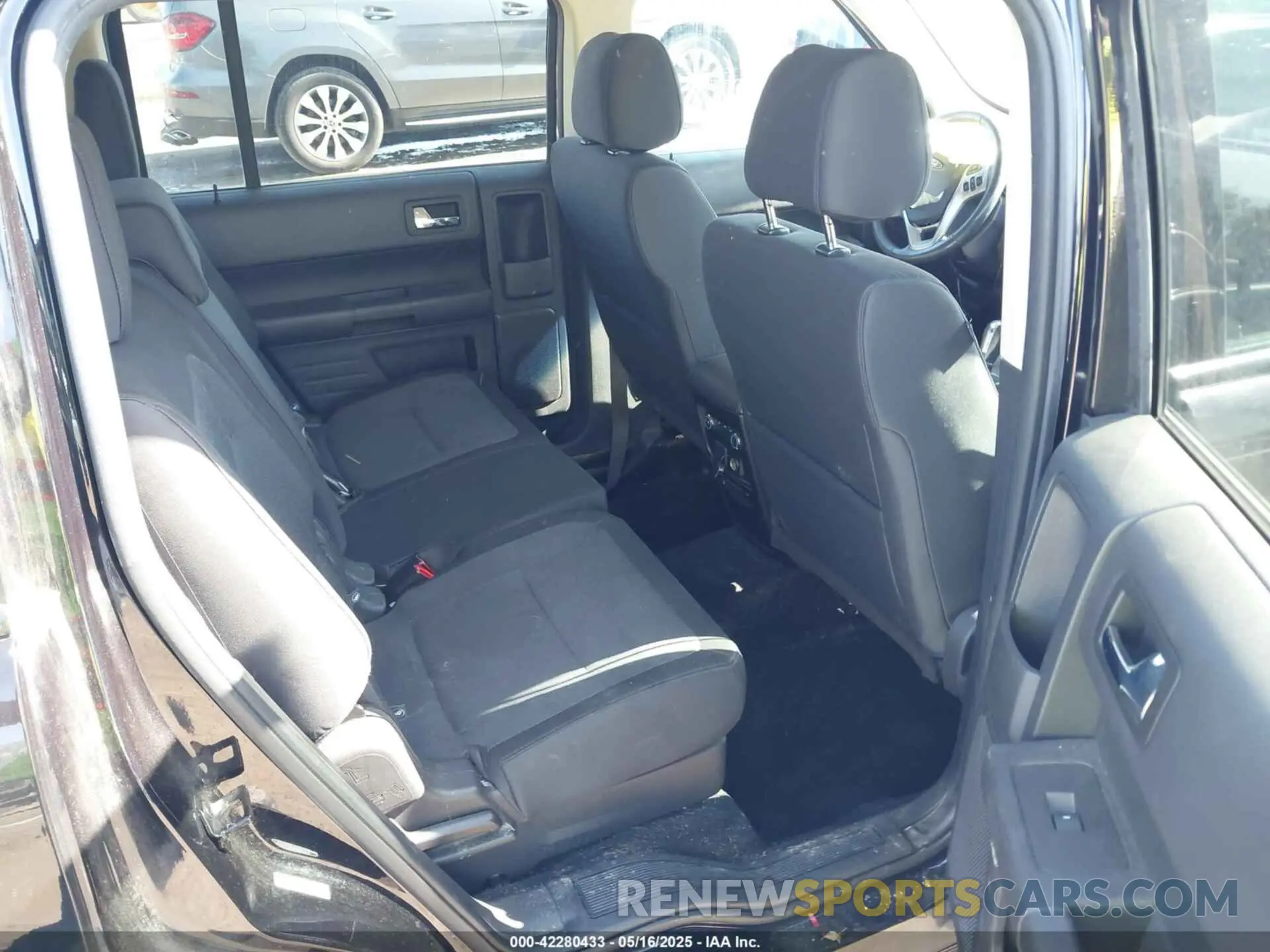 8 Photograph of a damaged car 2FMGK5B81KBA27147 FORD FLEX 2019