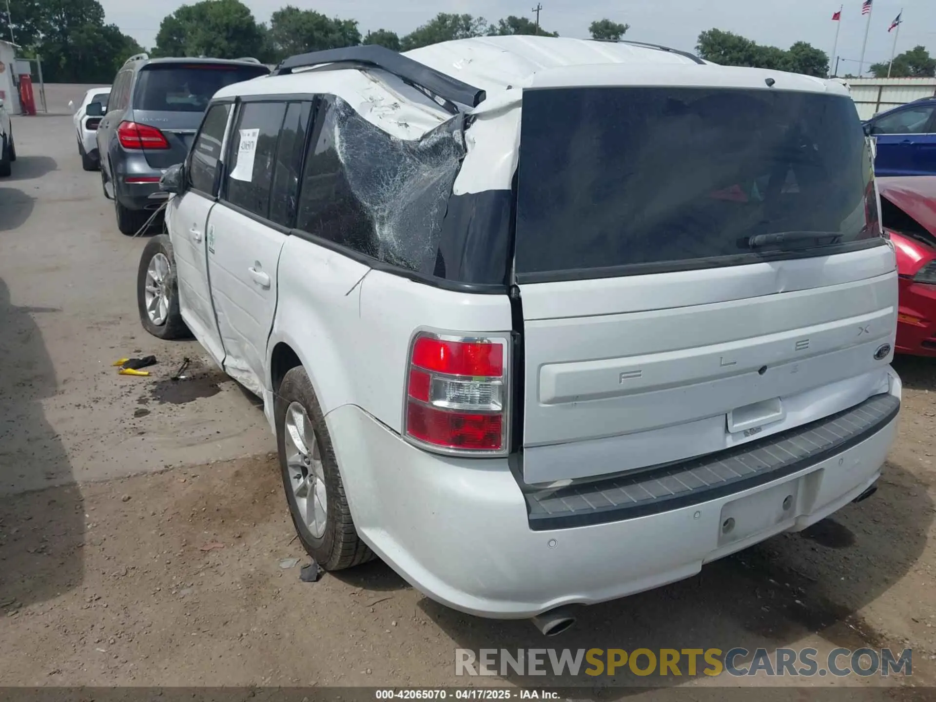 3 Photograph of a damaged car 2FMGK5B8XKBA00710 FORD FLEX 2019