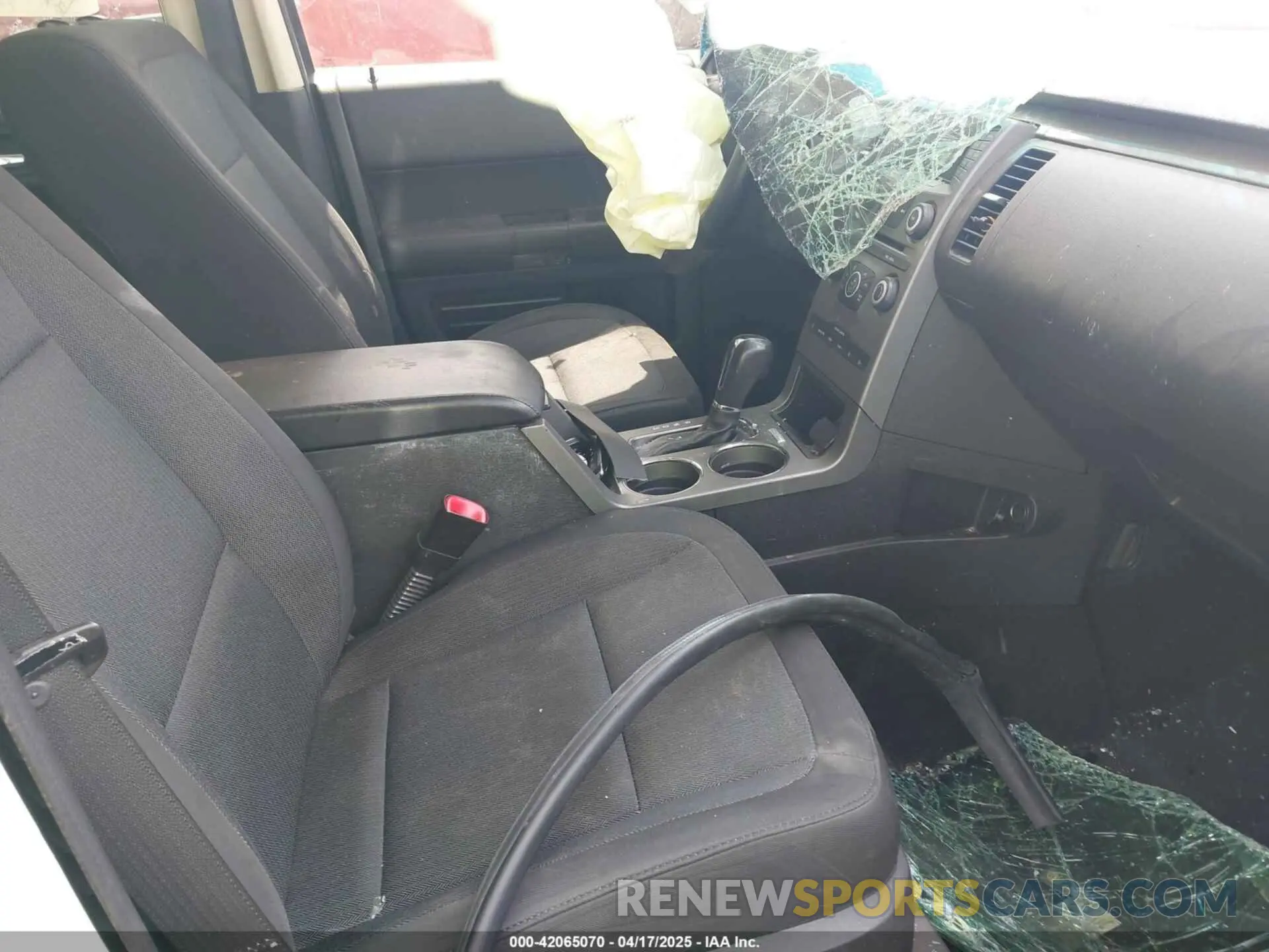 5 Photograph of a damaged car 2FMGK5B8XKBA00710 FORD FLEX 2019