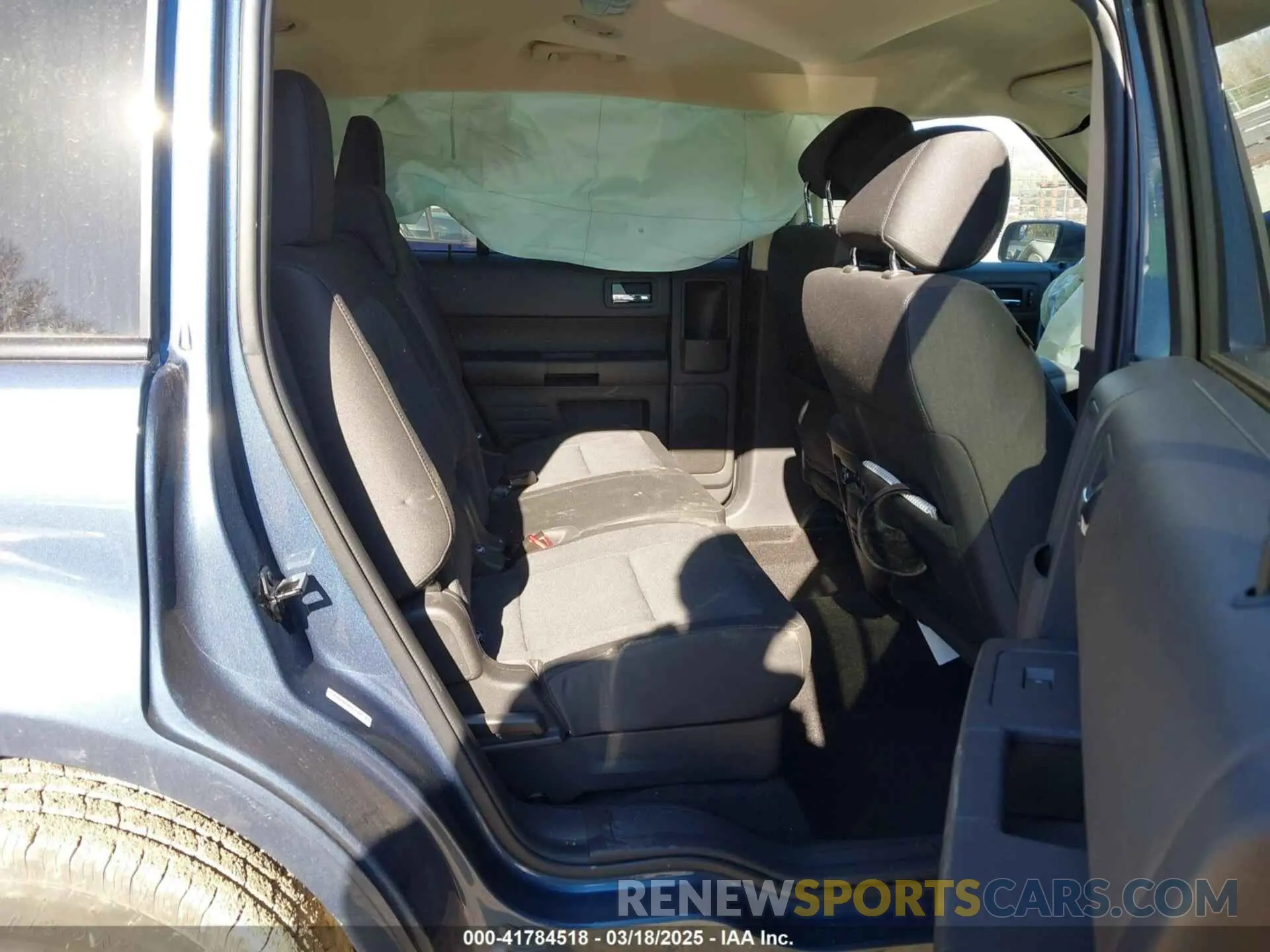 8 Photograph of a damaged car 2FMGK5B8XKBA16986 FORD FLEX 2019