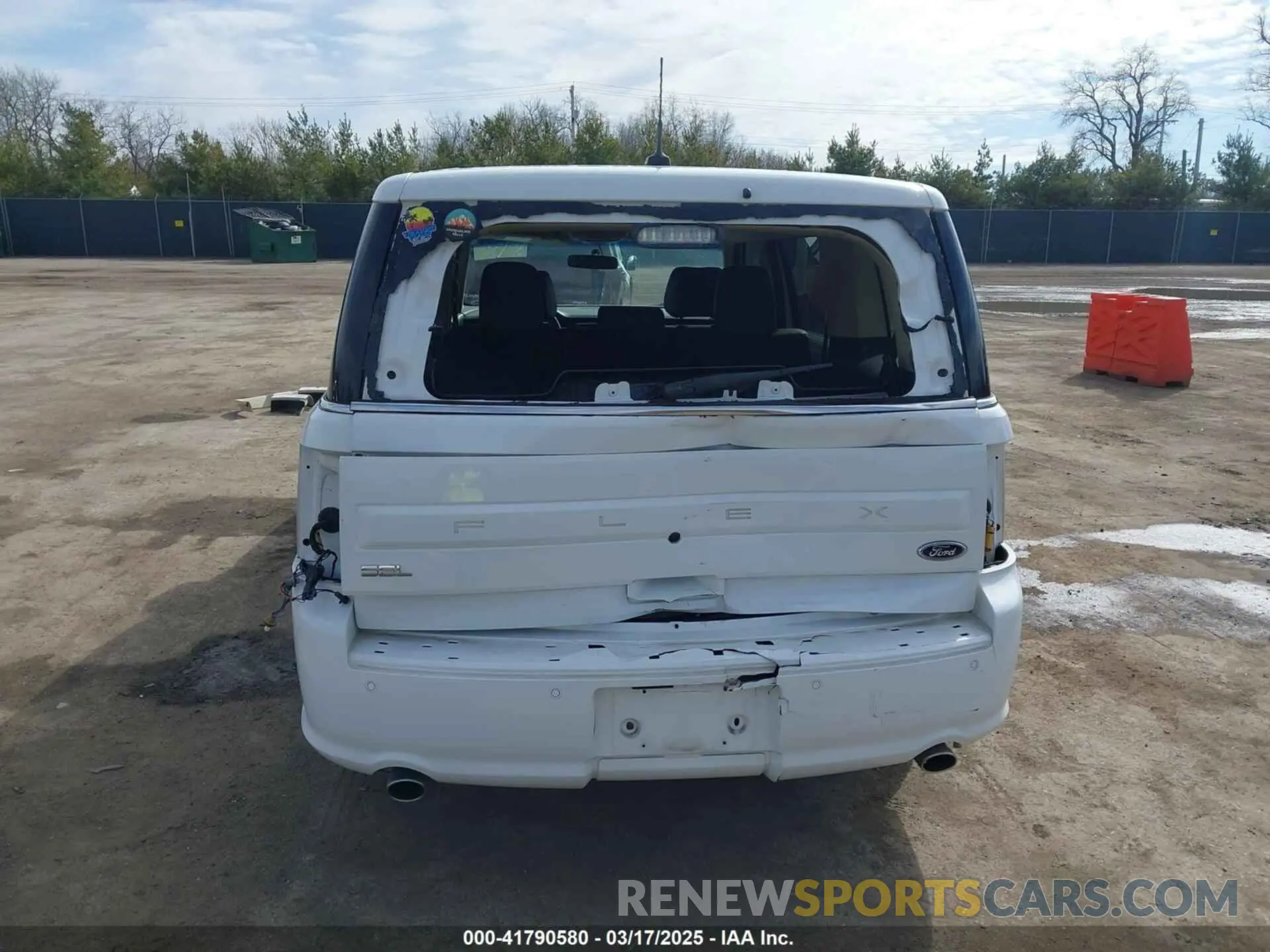 17 Photograph of a damaged car 2FMGK5C82KBA28953 FORD FLEX 2019