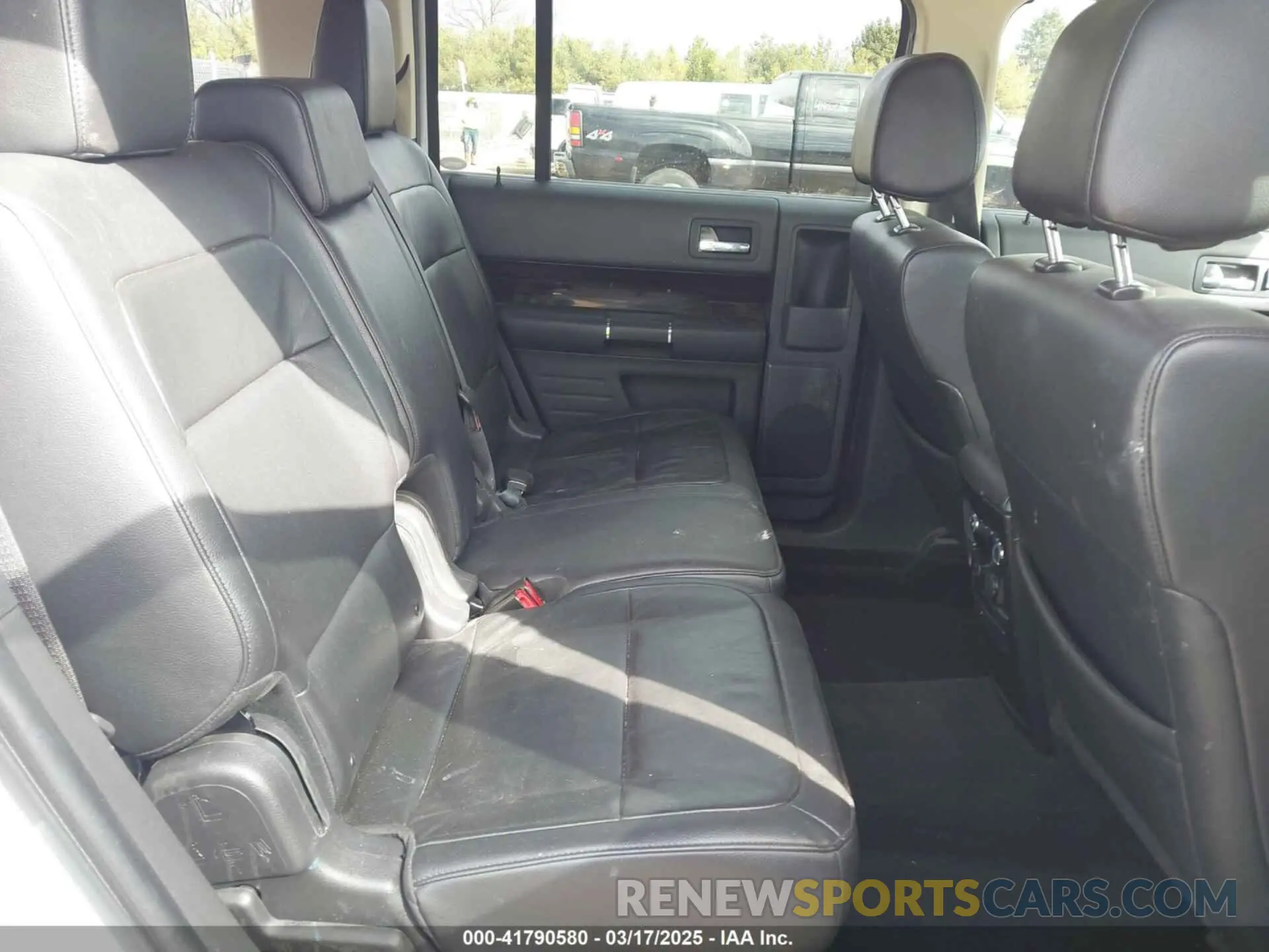 8 Photograph of a damaged car 2FMGK5C82KBA28953 FORD FLEX 2019