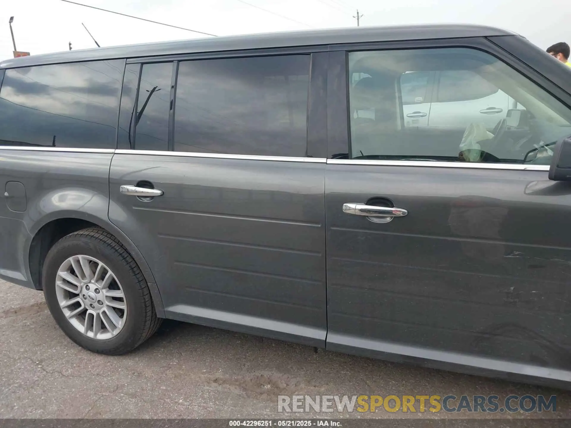 13 Photograph of a damaged car 2FMGK5C83KBA09974 FORD FLEX 2019