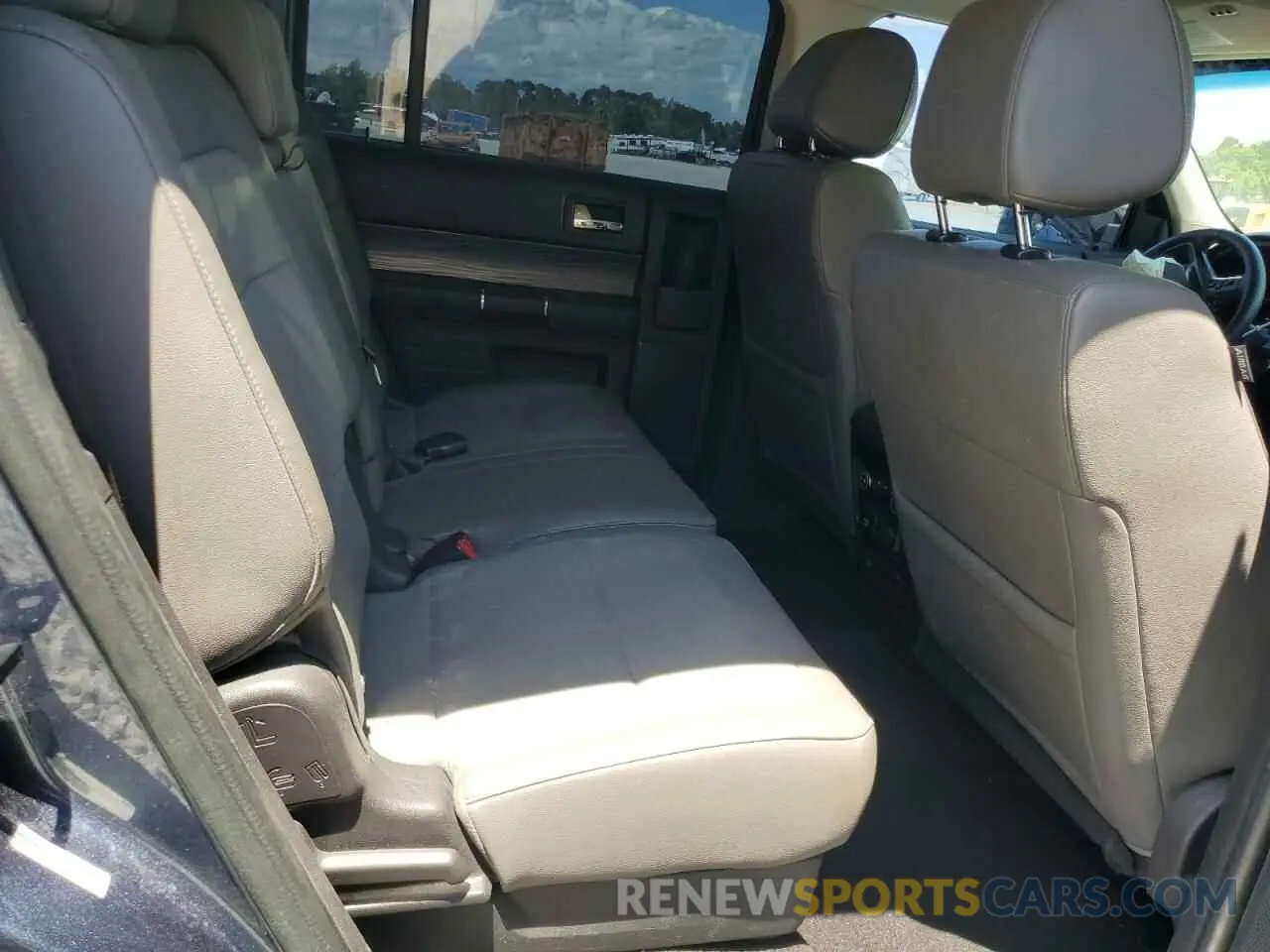 11 Photograph of a damaged car 2FMGK5C83KBA10056 FORD FLEX 2019