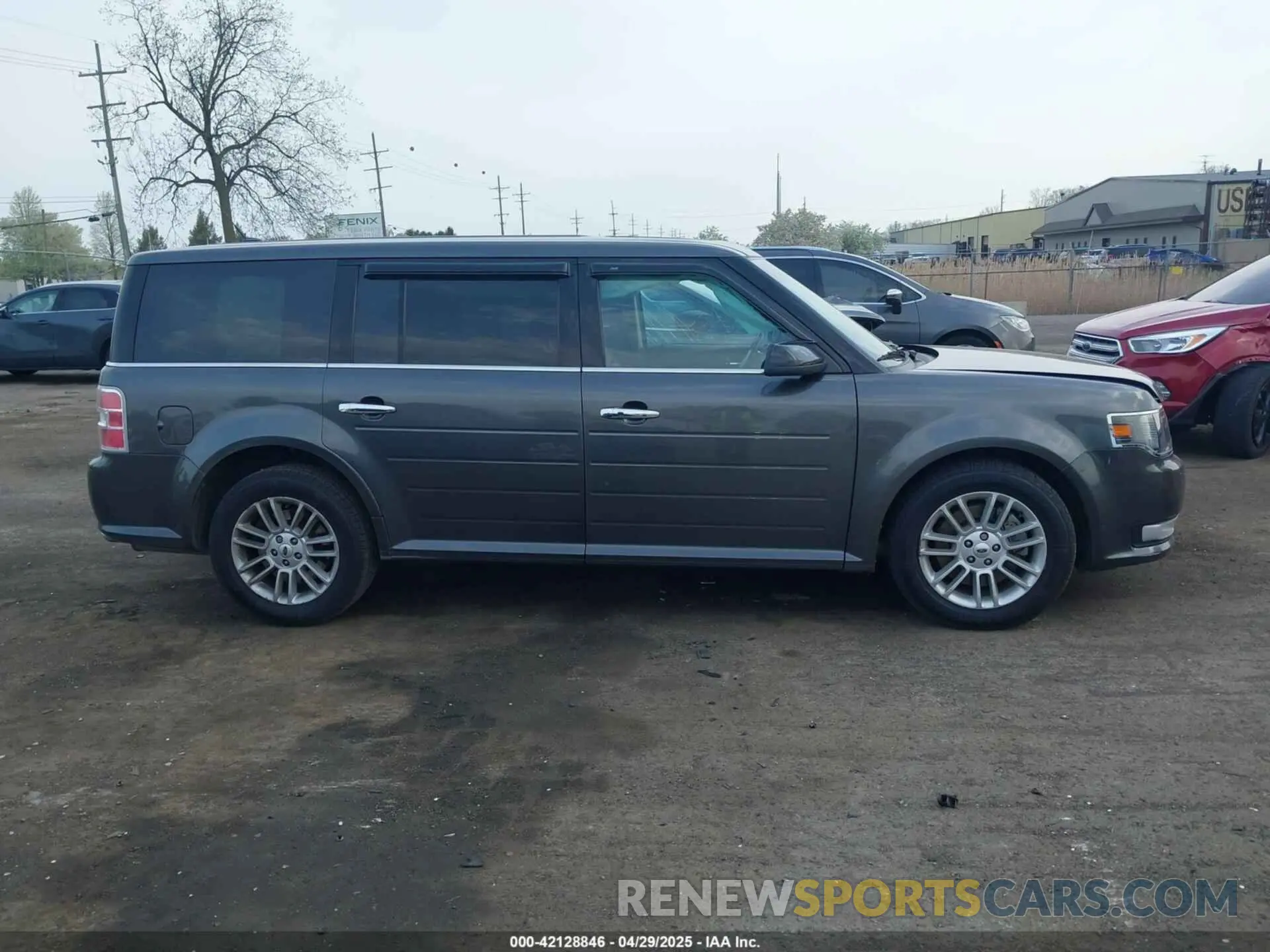 12 Photograph of a damaged car 2FMGK5C84KBA00572 FORD FLEX 2019